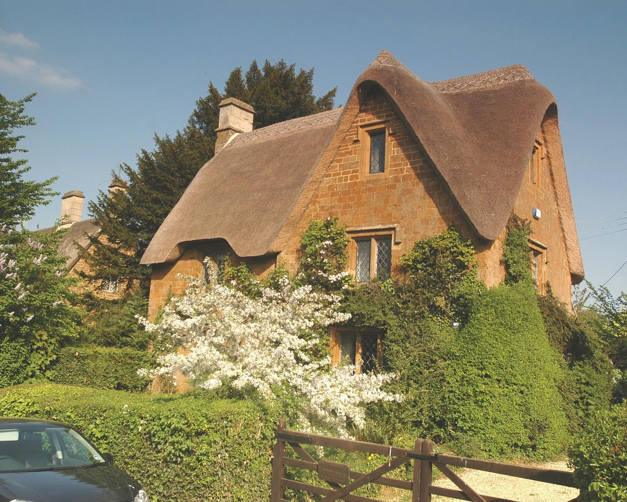 Photo showing: Thatched cottage in Brook Road, Great Tew, Oxfordshire