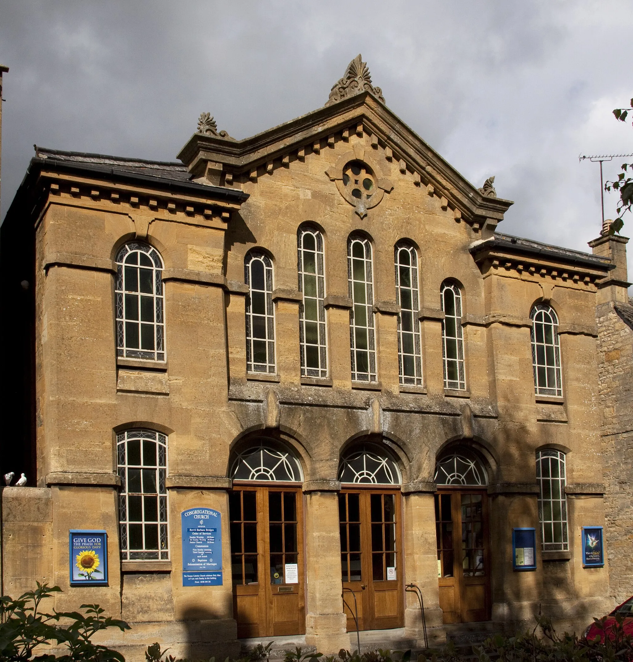 Photo showing: The Congregational Church designed by Poulton and Woodman and completed in 1860