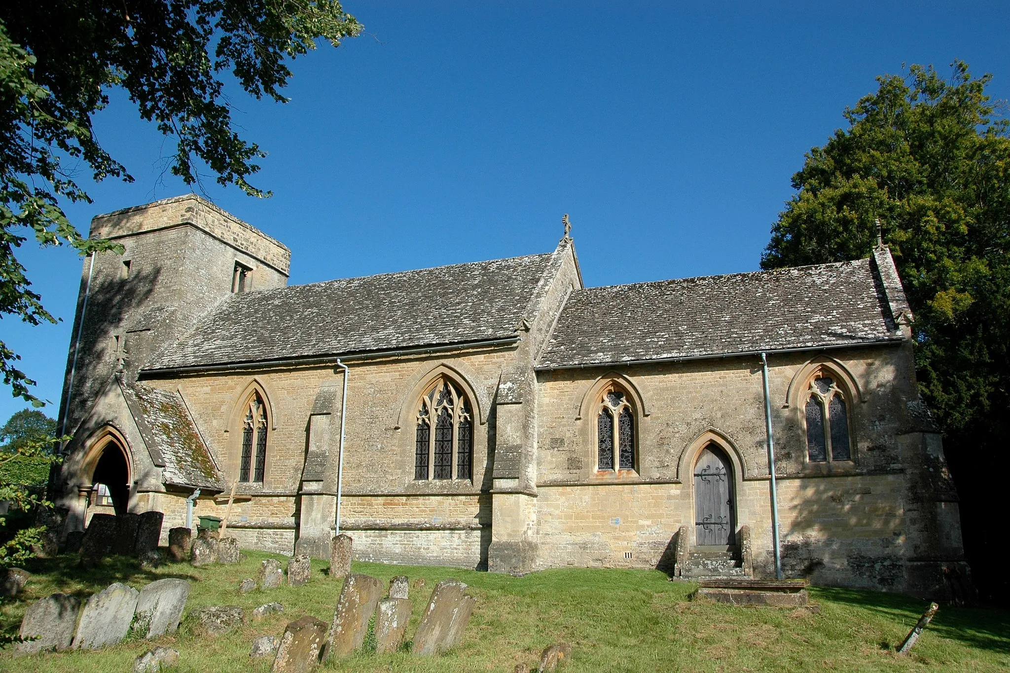 Photo showing: Church of England parish church of St Mary, Glympton, Oxfordshire: view from the south