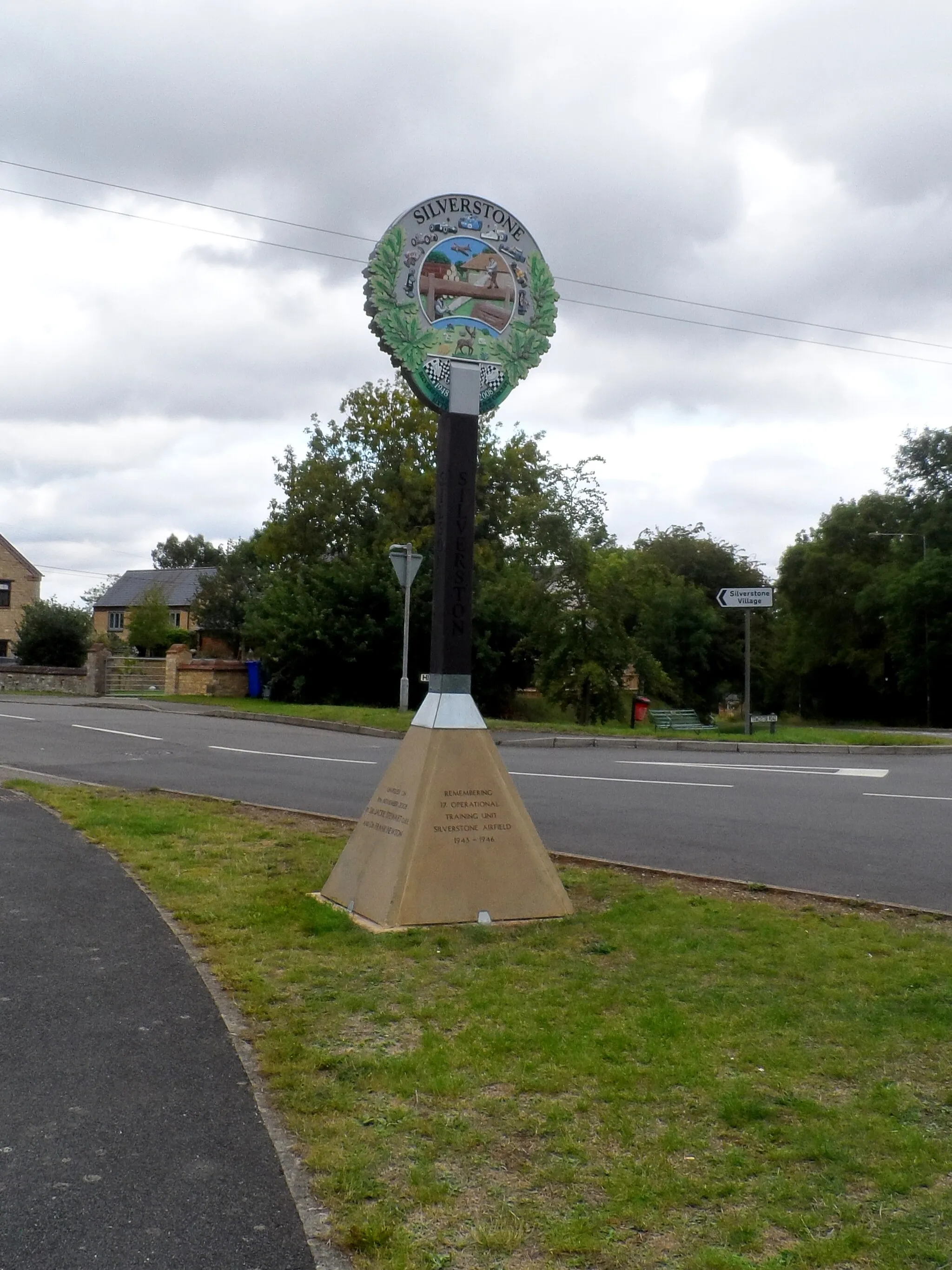 Photo showing: Silverstone, village sign