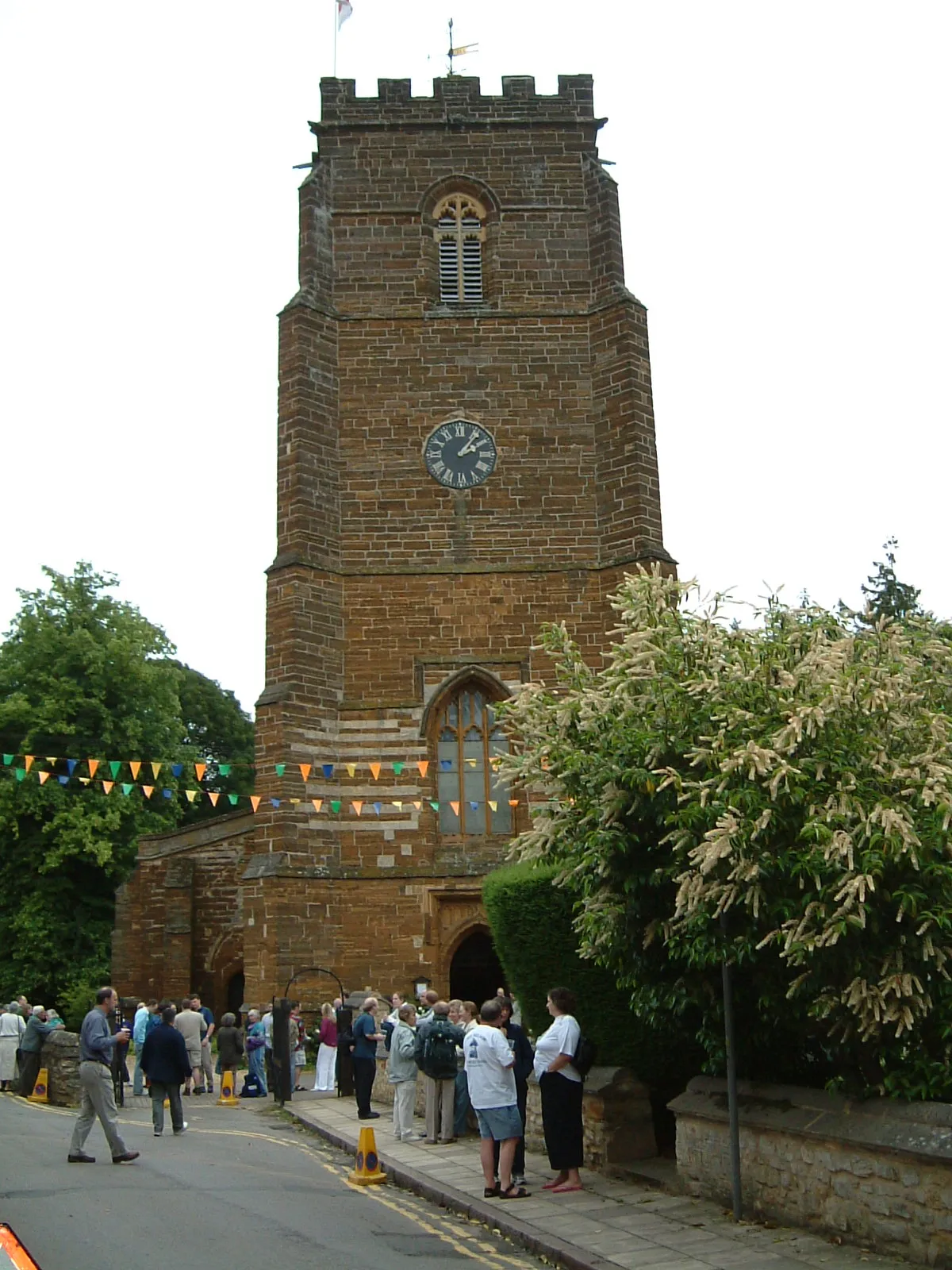 Photo showing: St Lawrence's church Towcester.
Taken by James@hopgrove, June 2005.