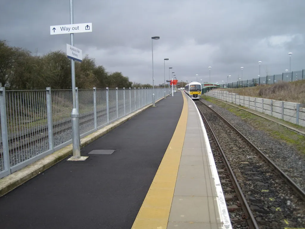 Photo showing: Aylesbury Vale Parkway railway station