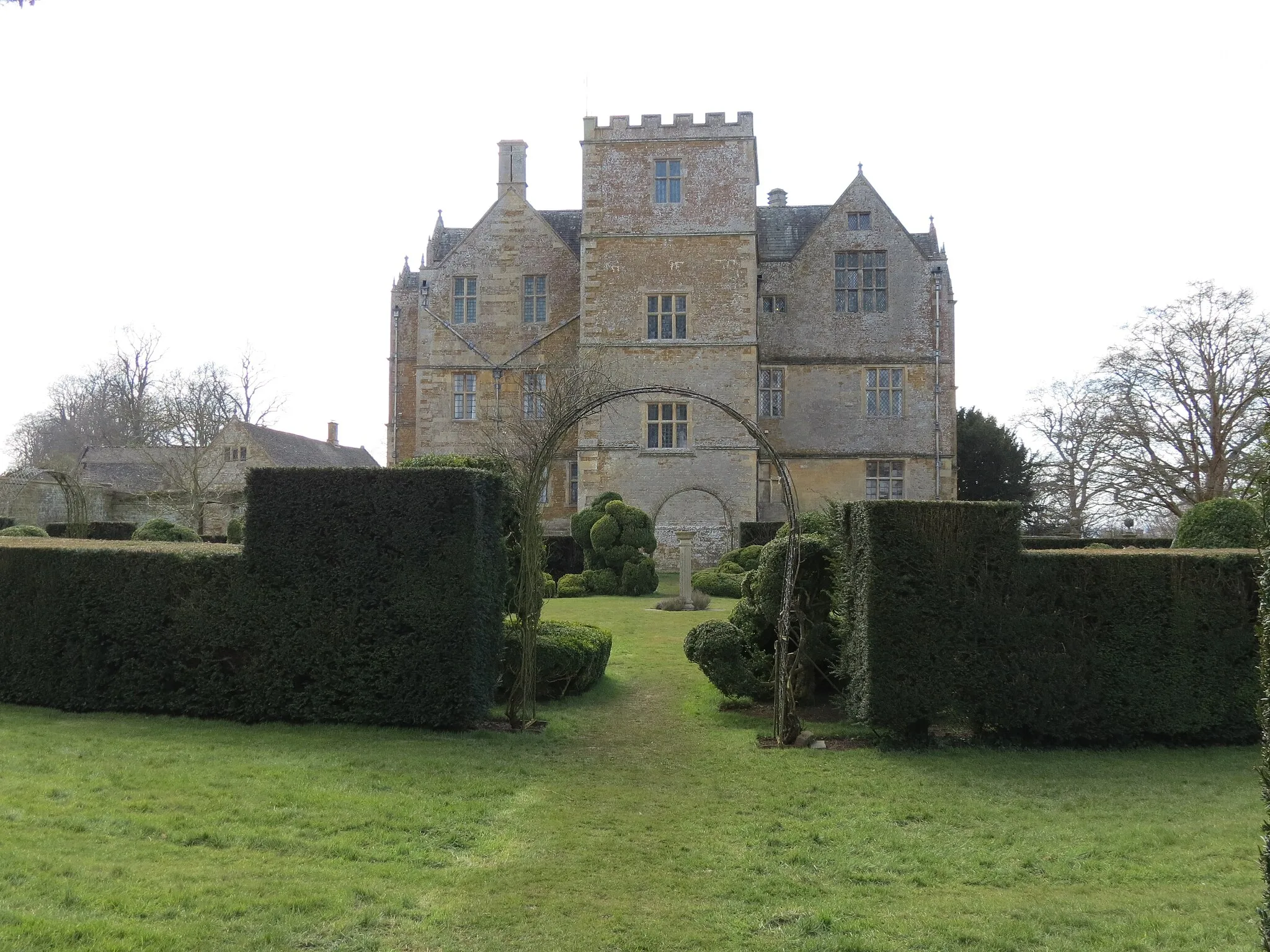 Photo showing: Chastleton  House  East  Front