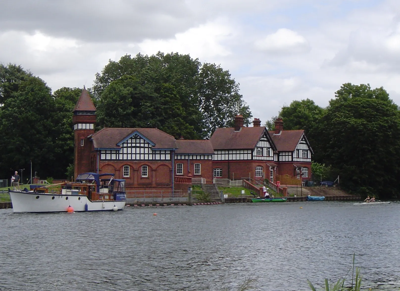 Photo showing: Hythe End Berkshire England Water Works Buildings