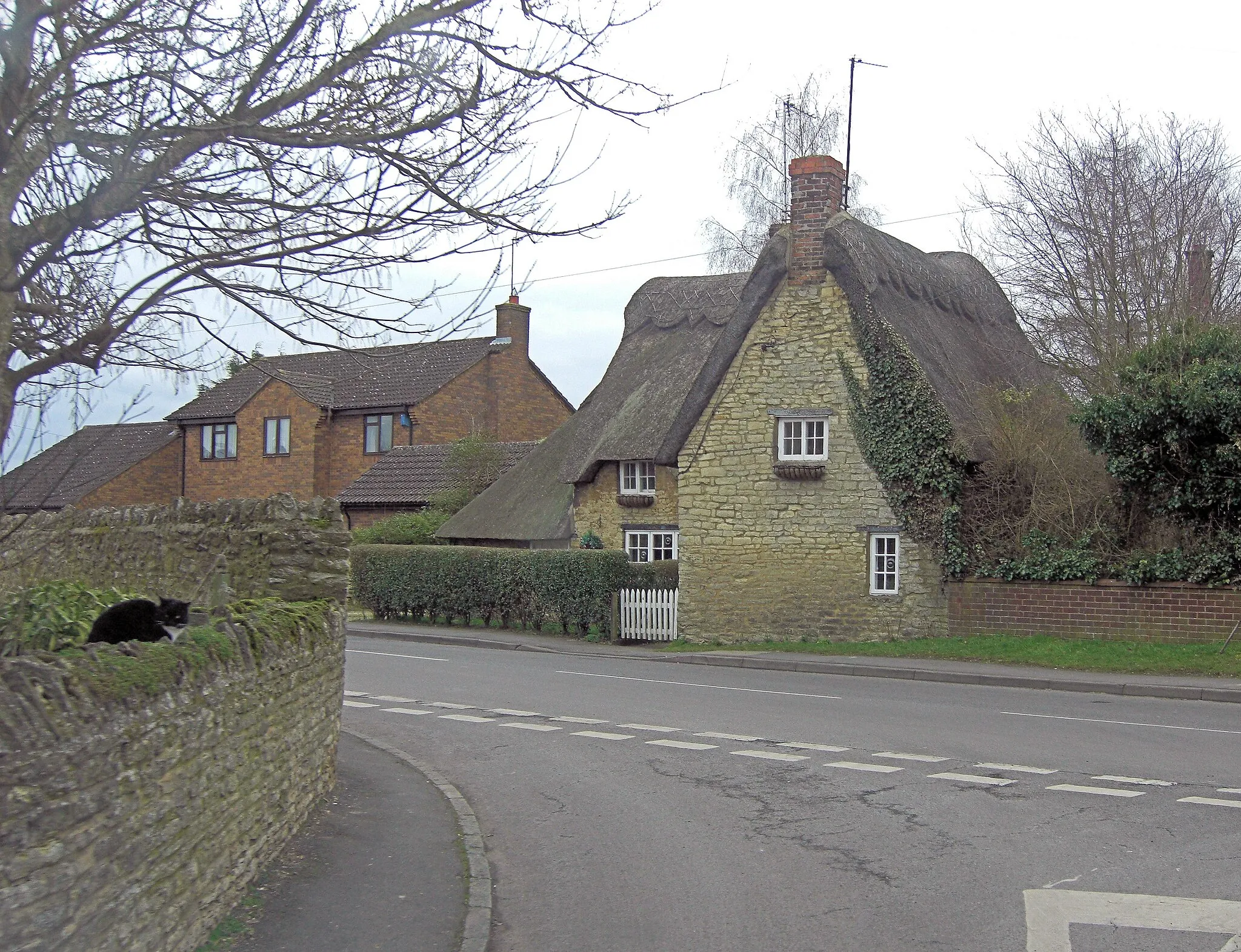 Photo showing: 4, Northampton Road, Roade