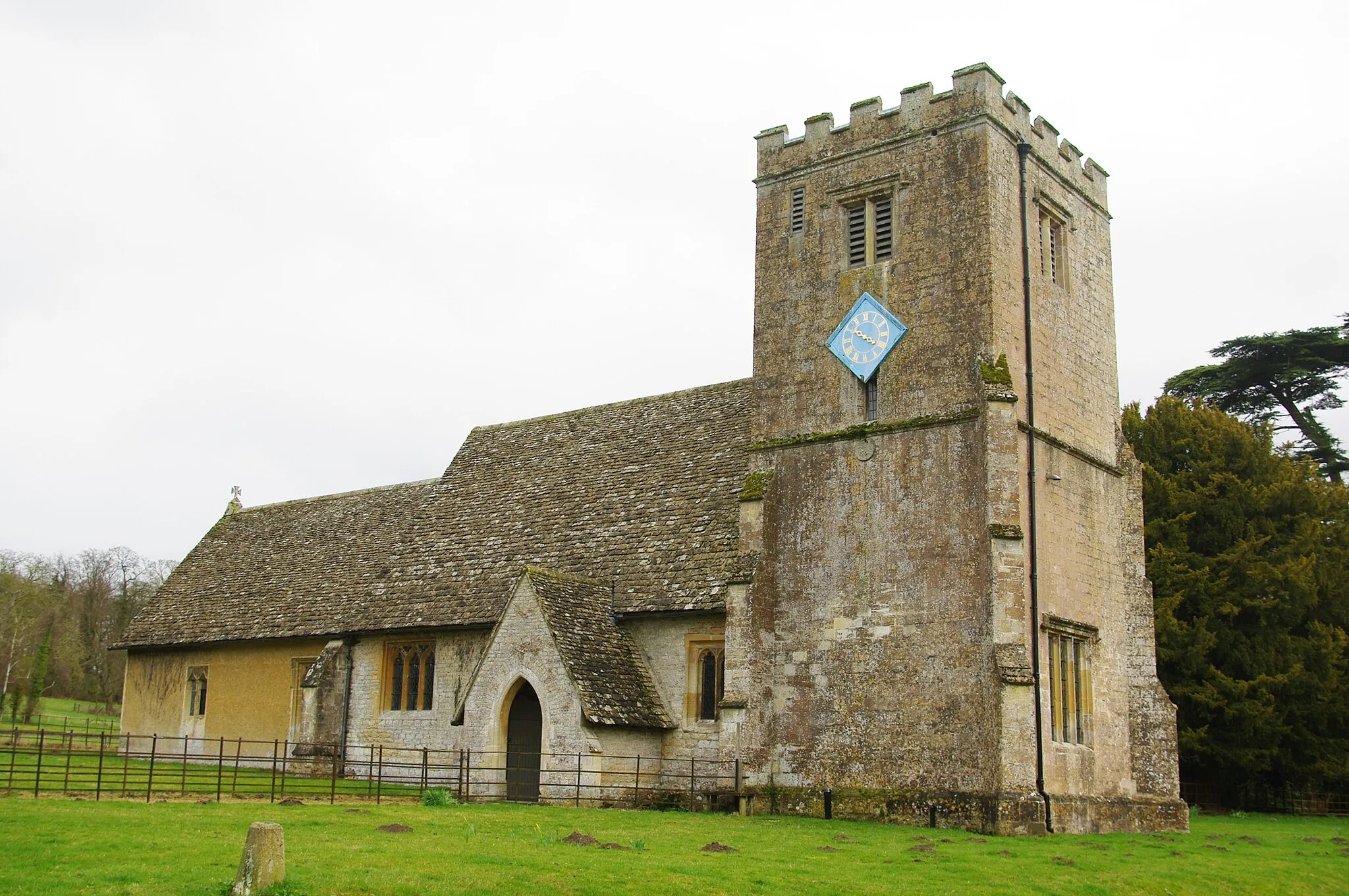 Photo showing: Church of England parish church of All Saints, East Lockinge, Oxfordshire (formerly Berkshire), seen from the northwest