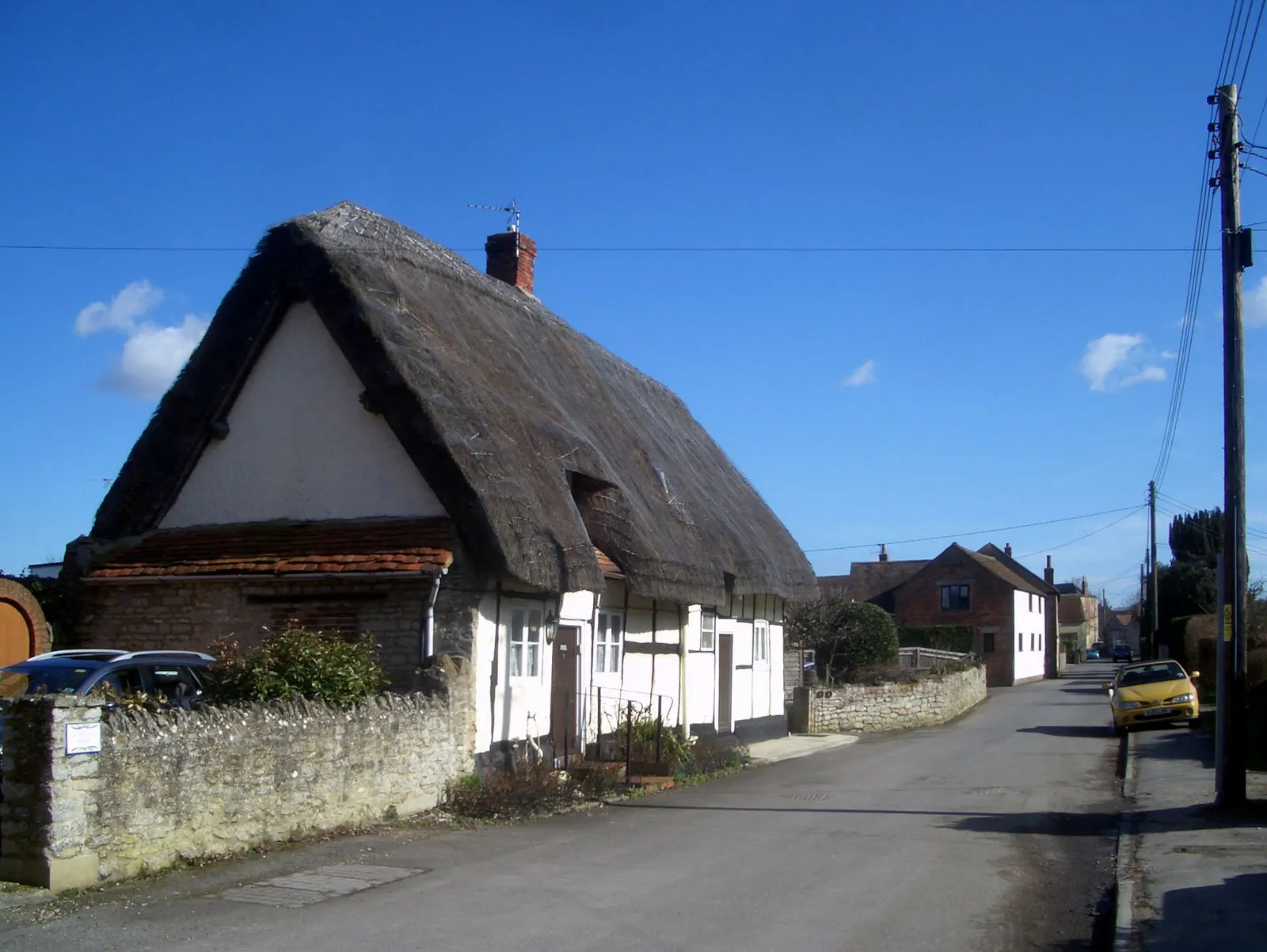 Photo showing: 1–3 School Lane, Stadhampton, Oxfordshire, seen from the west