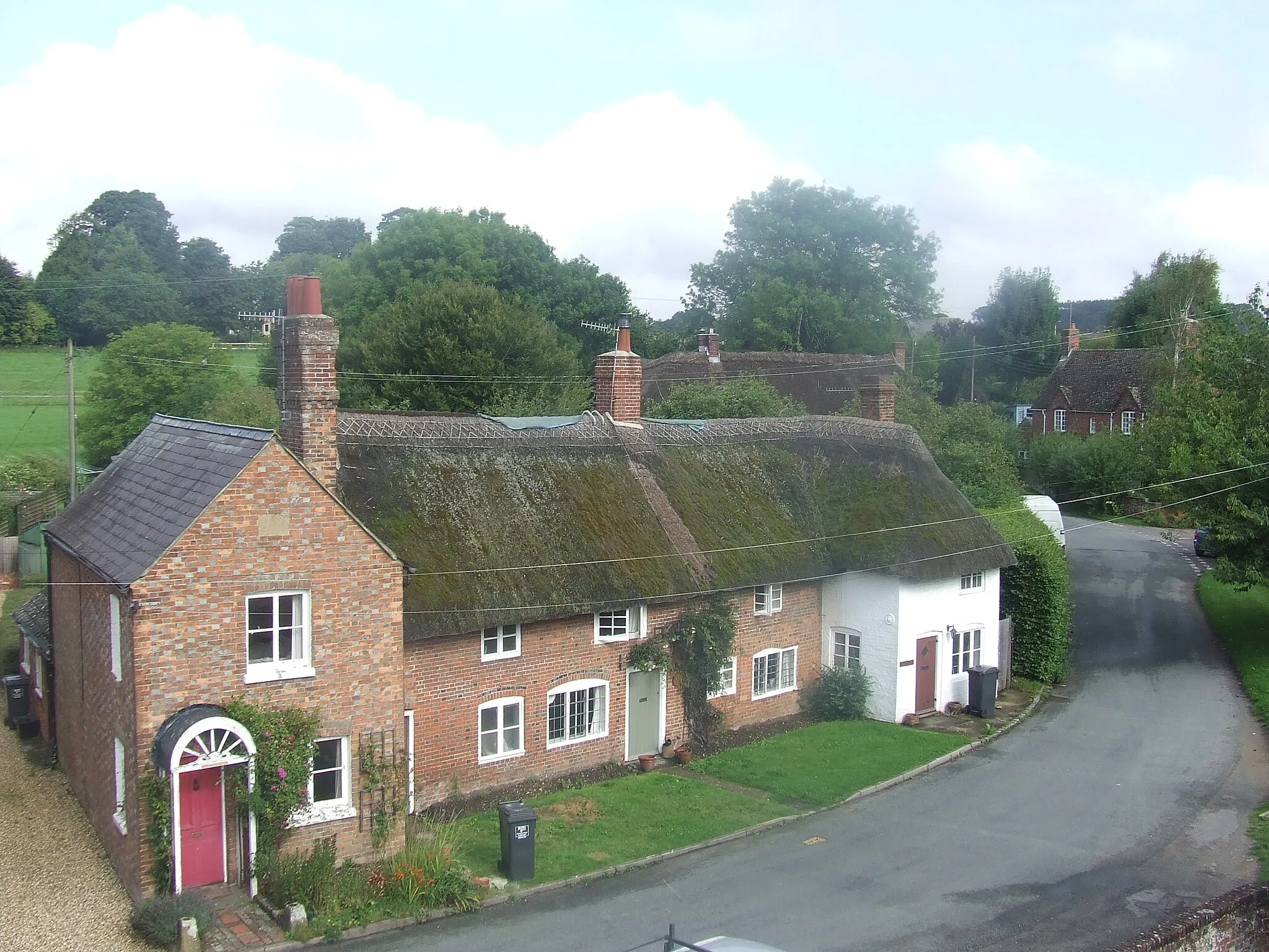 Photo showing: School lane, Little Bedwyn Photograph taken from the footbridge.