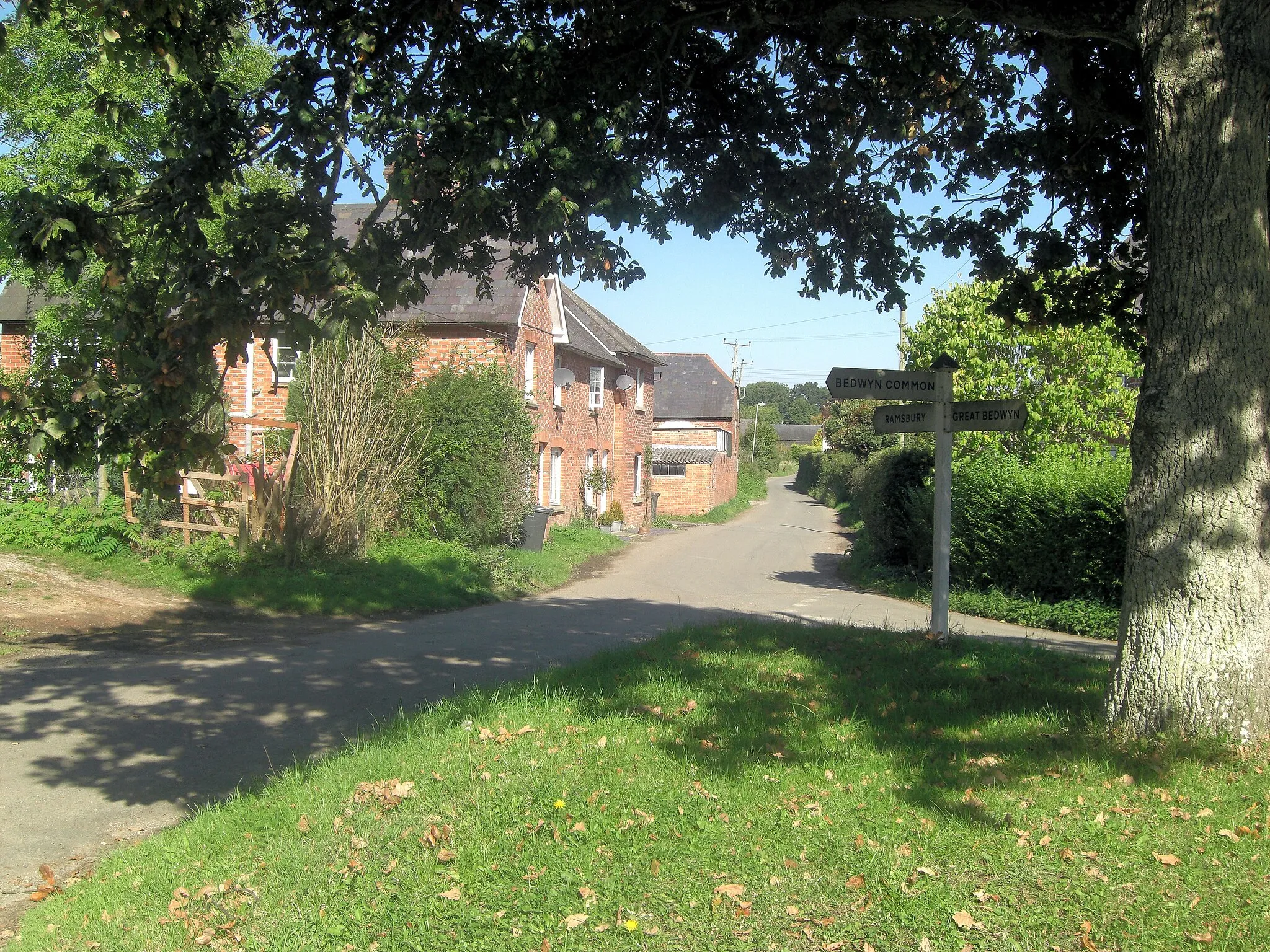 Photo showing: Chisbury city centre