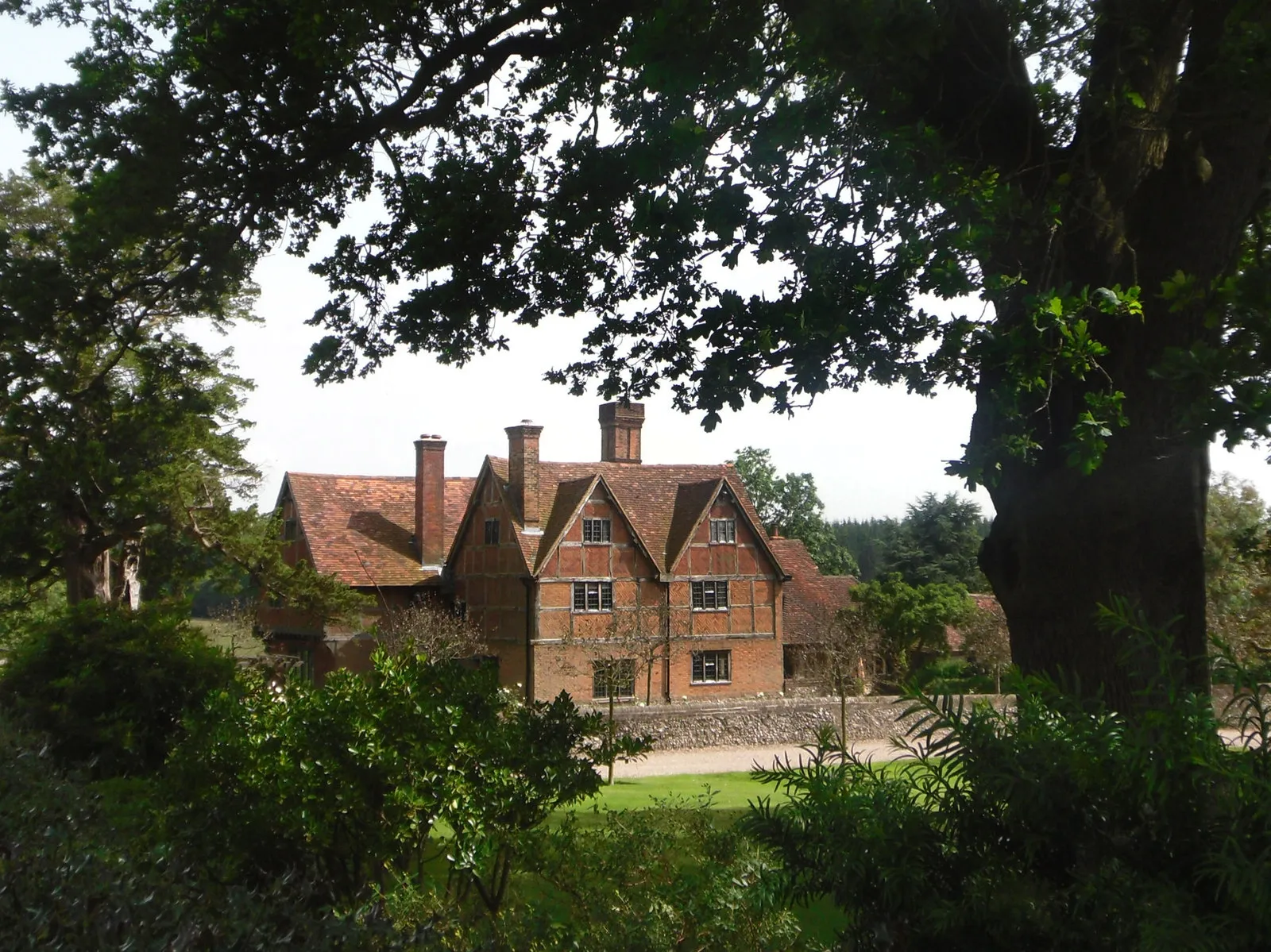 Photo showing: Basset Manor