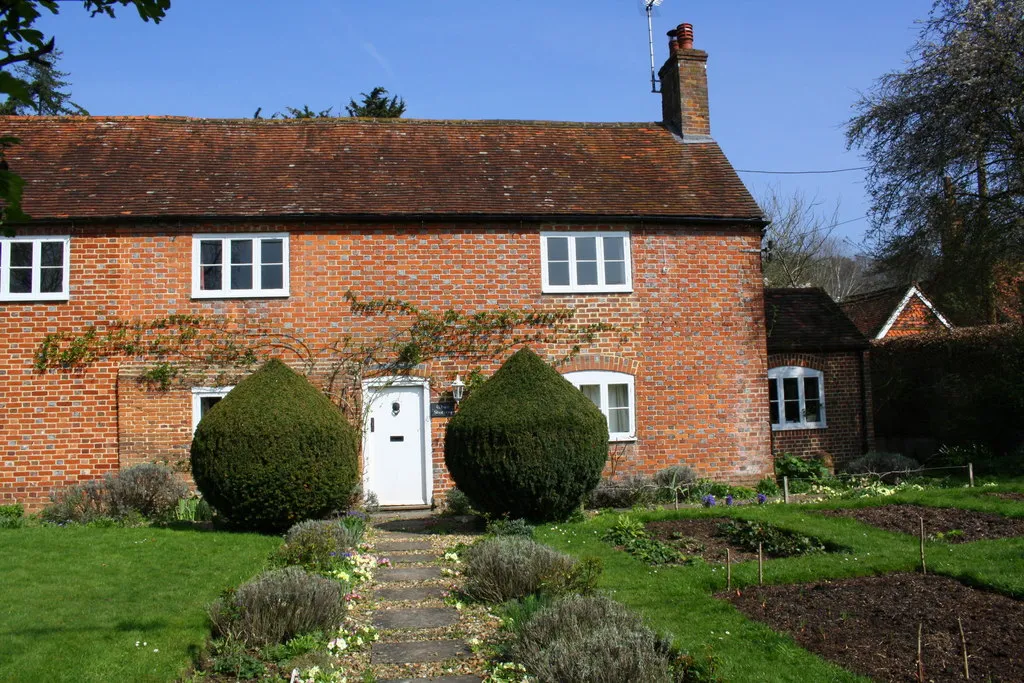 Photo showing: 'White Shutters', Exlade Street