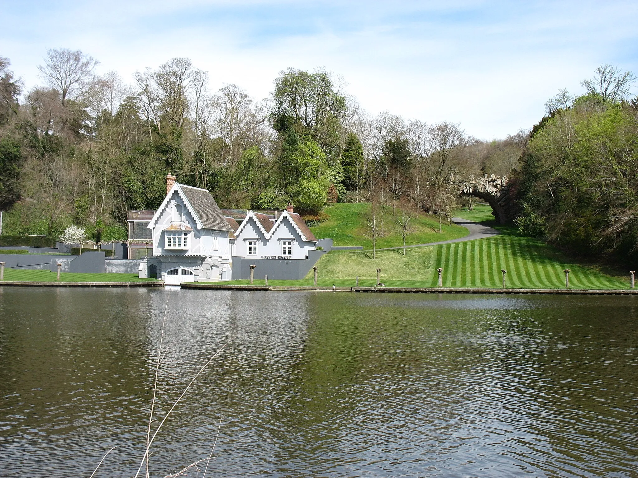 Photo showing: Across the River Thames to Happy Valley