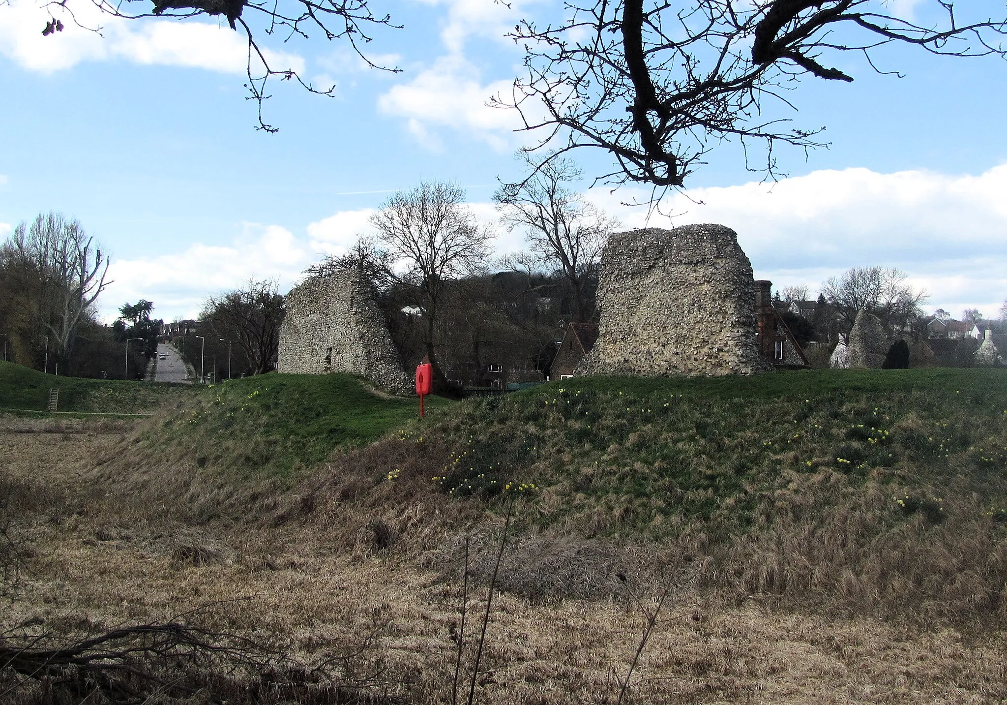 Photo showing: All that remains of the South Gate, Berkhamsted Castle