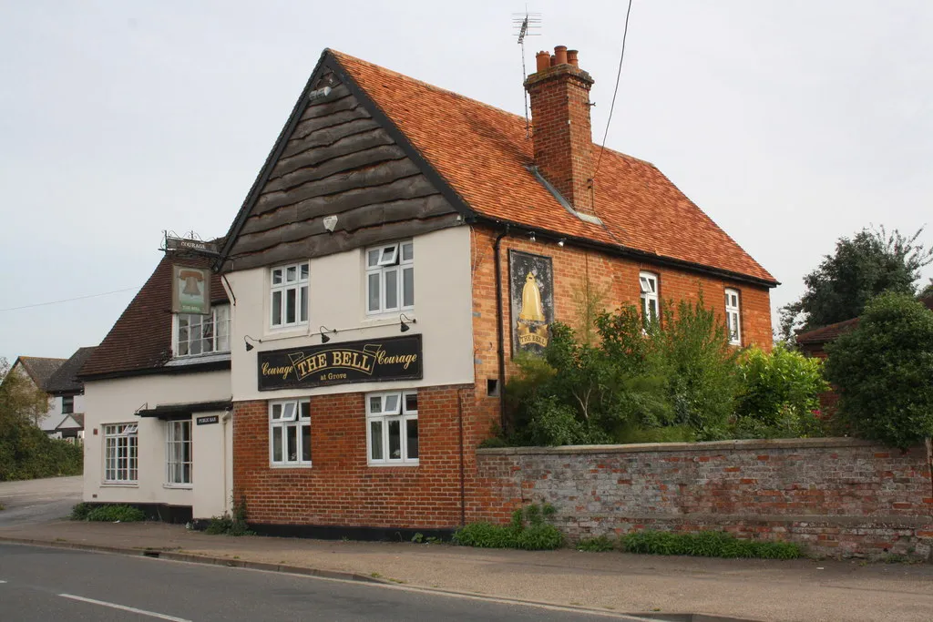 Photo showing: 'The Bell', Main Street