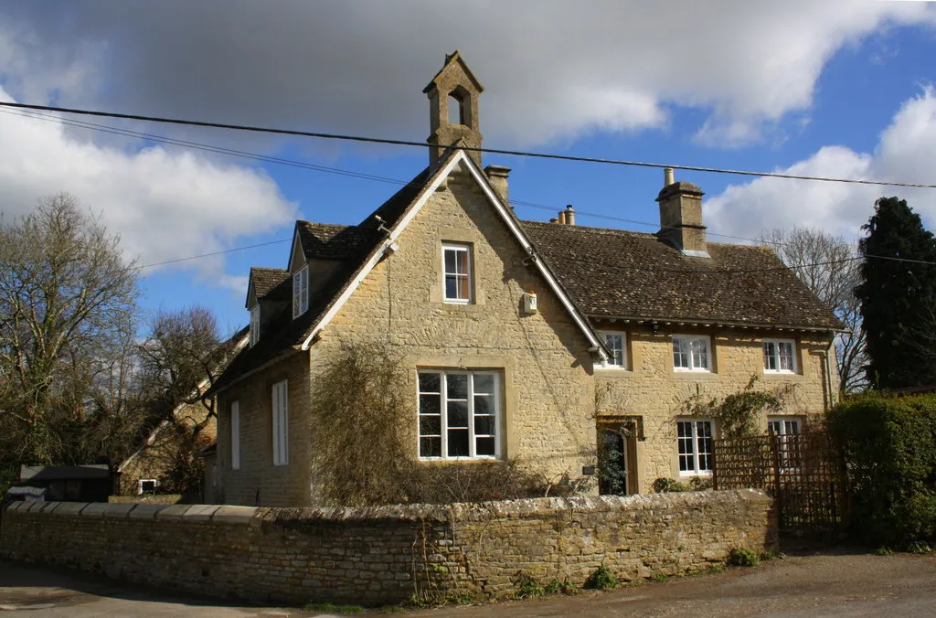 Photo showing: 'The Old School House', The Green