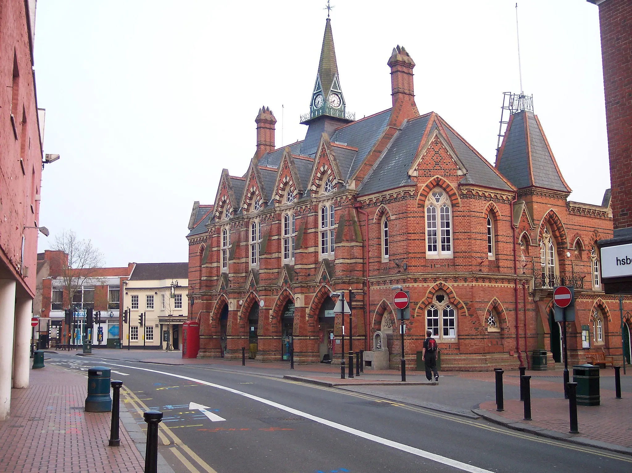 Photo showing: Town hall of Wokingham (Berkshire, England); built in 1860 on the site of the guildhall.