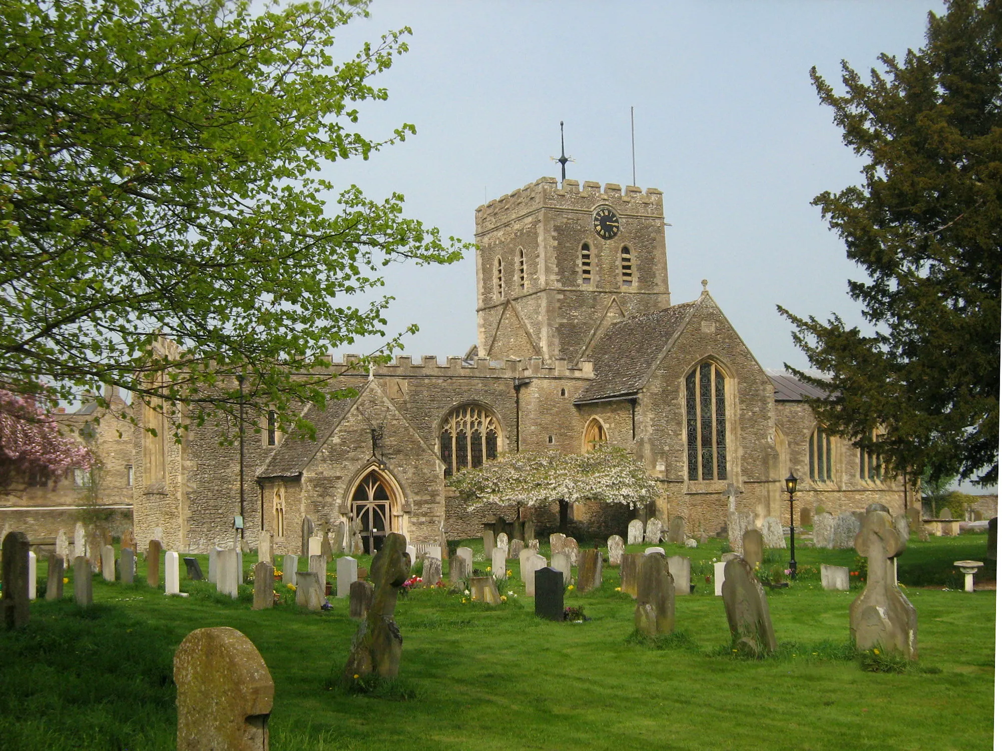 Photo showing: St Mary the Virgin parish church, Buckland, Oxfordshire (formerly Berkshire), seen from the southwest