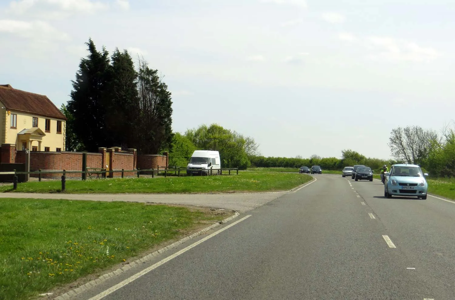 Photo showing: The A41 to Aylesbury