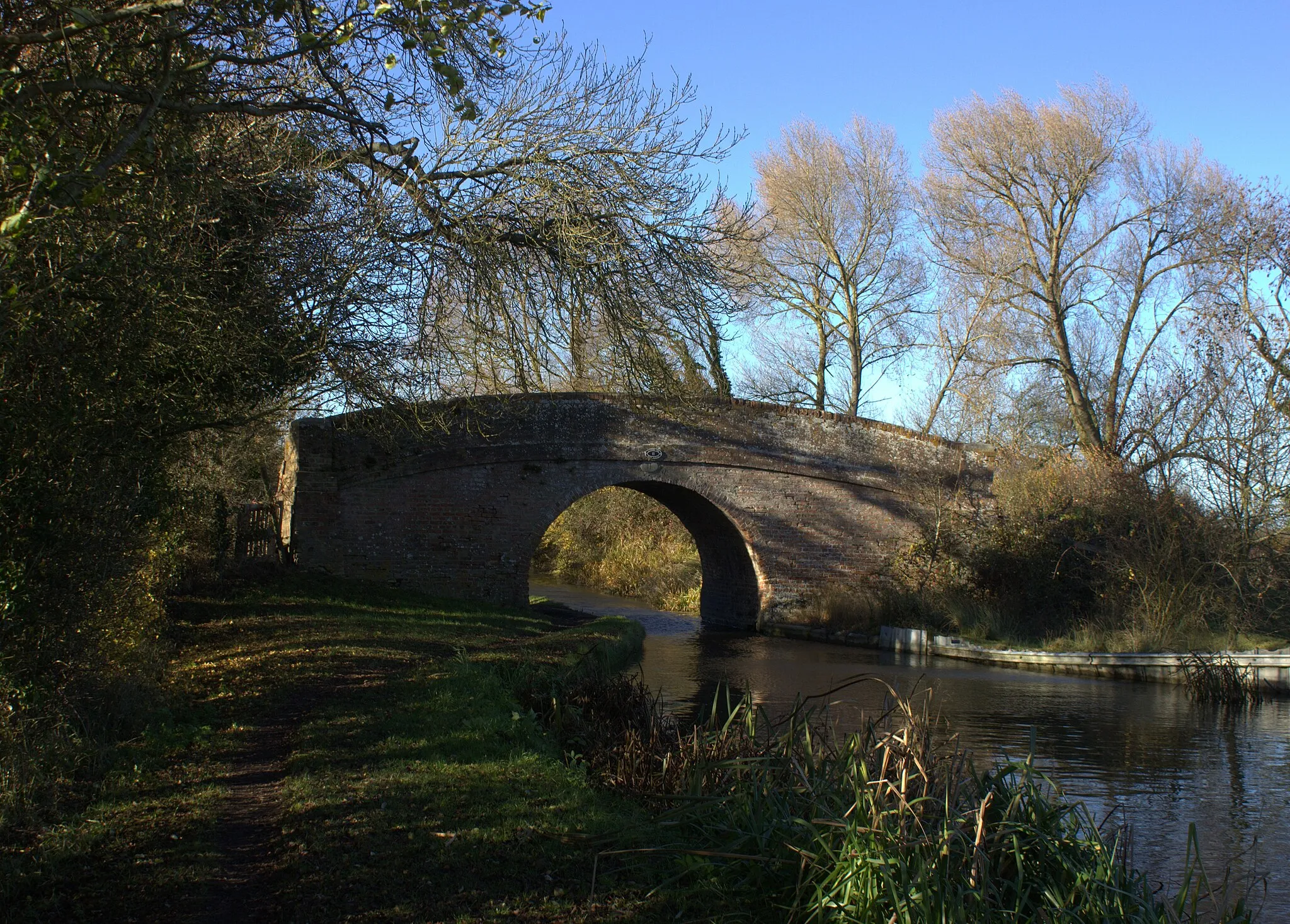 Photo showing: Aylesbury arm bridge 11