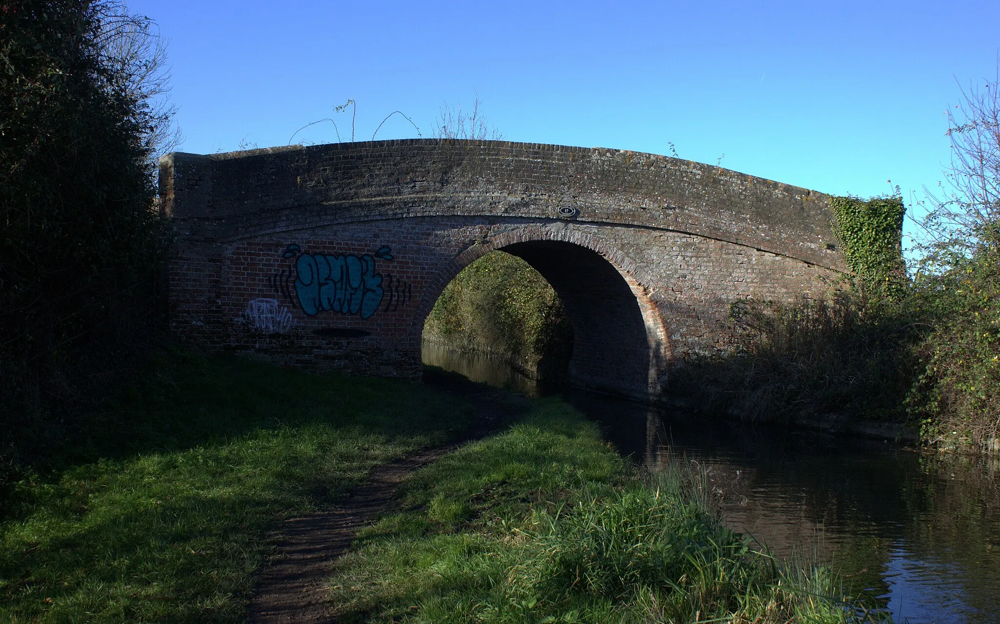 Photo showing: Aylesbury arm bridge 12