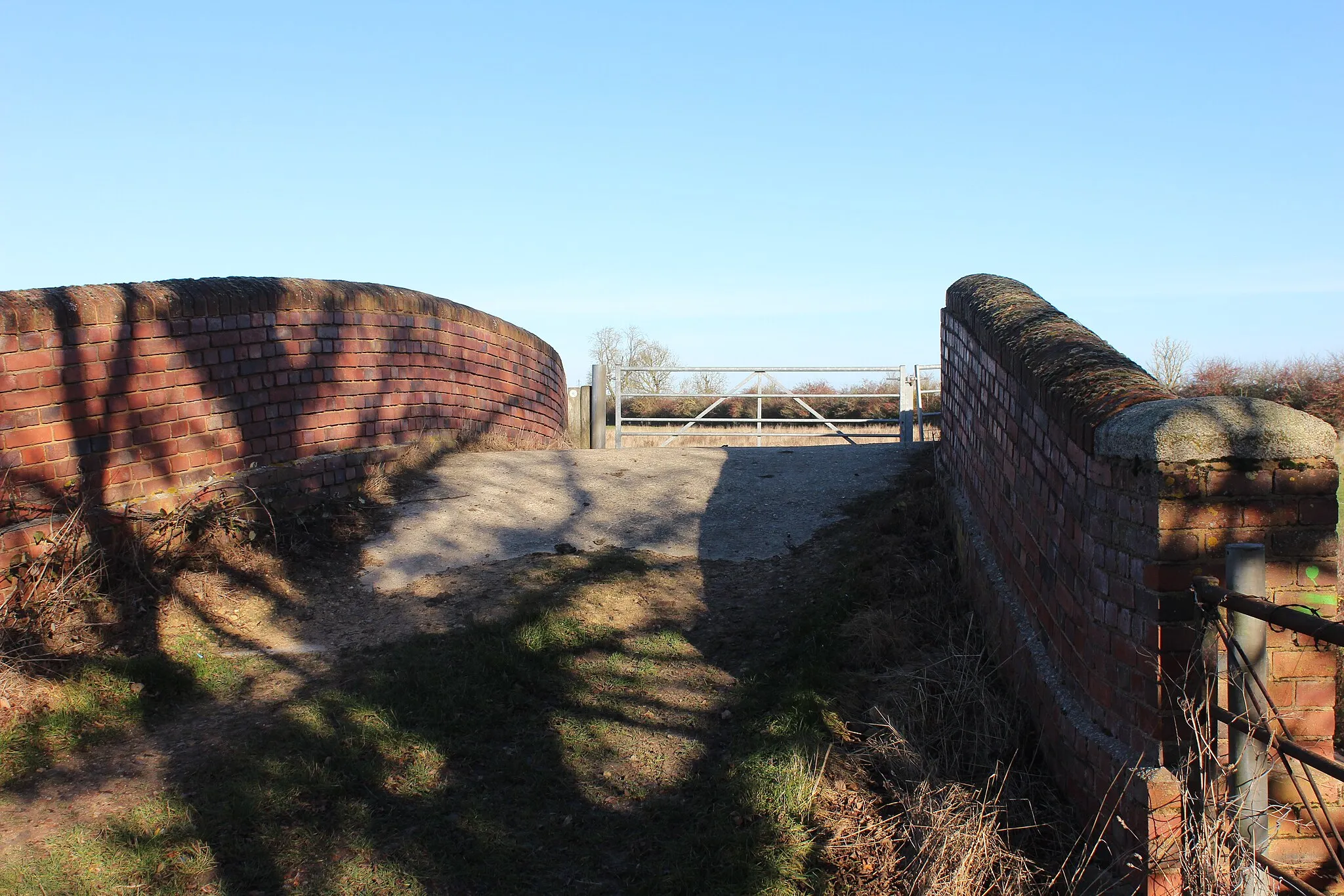 Photo showing: Aylesbury arm bridge 13