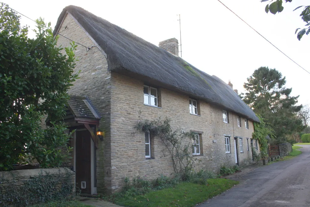 Photo showing: 'The Thatches', New Row