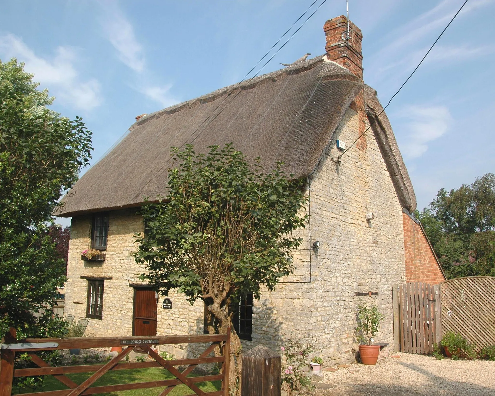 Photo showing: Holly Tree Cottage, Merton Road, Ambrosden, Oxfordshire