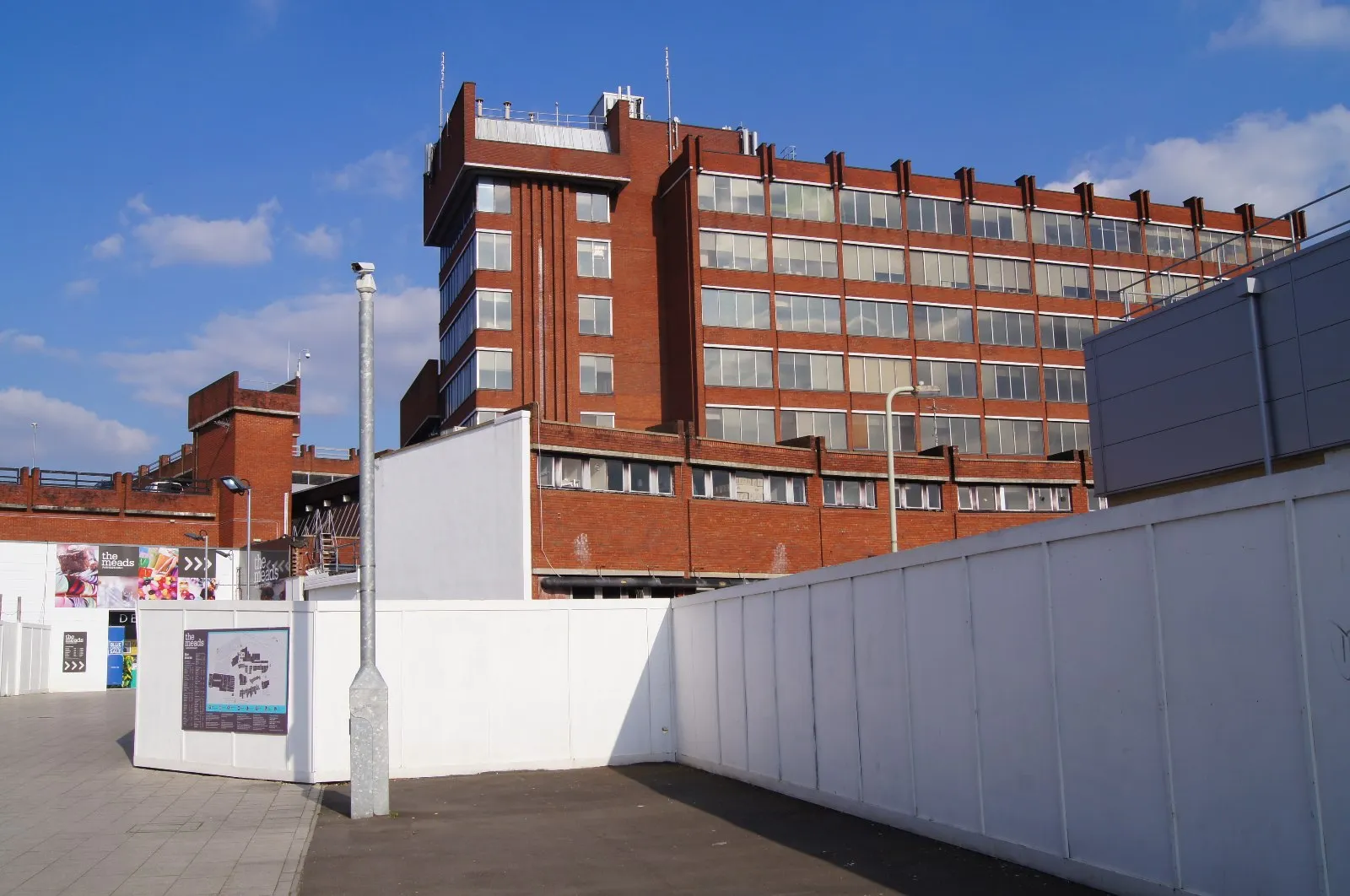 Photo showing: Offices above Kingsmead