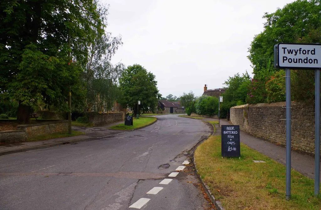 Photo showing: Church Street, Marsh Gibbon, Bucks