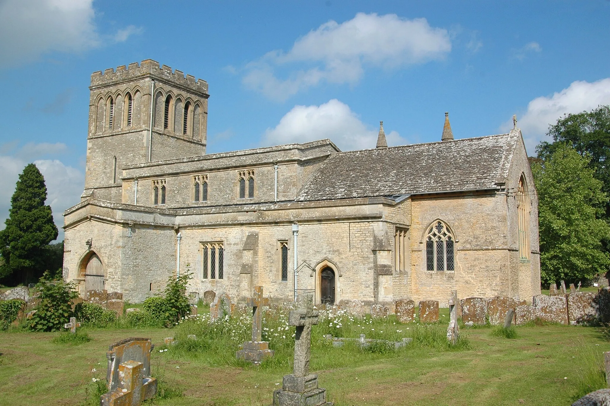 Photo showing: Church of England parish church of All Saints, Middleton Stoney, Oxfordshire: view from the southeast