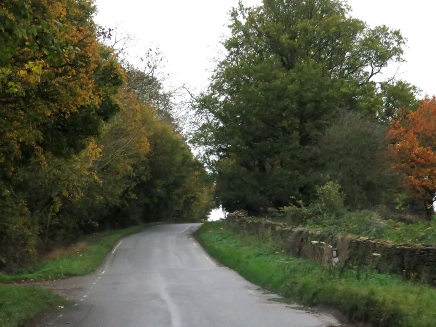 Photo showing: Akeman Street heading east