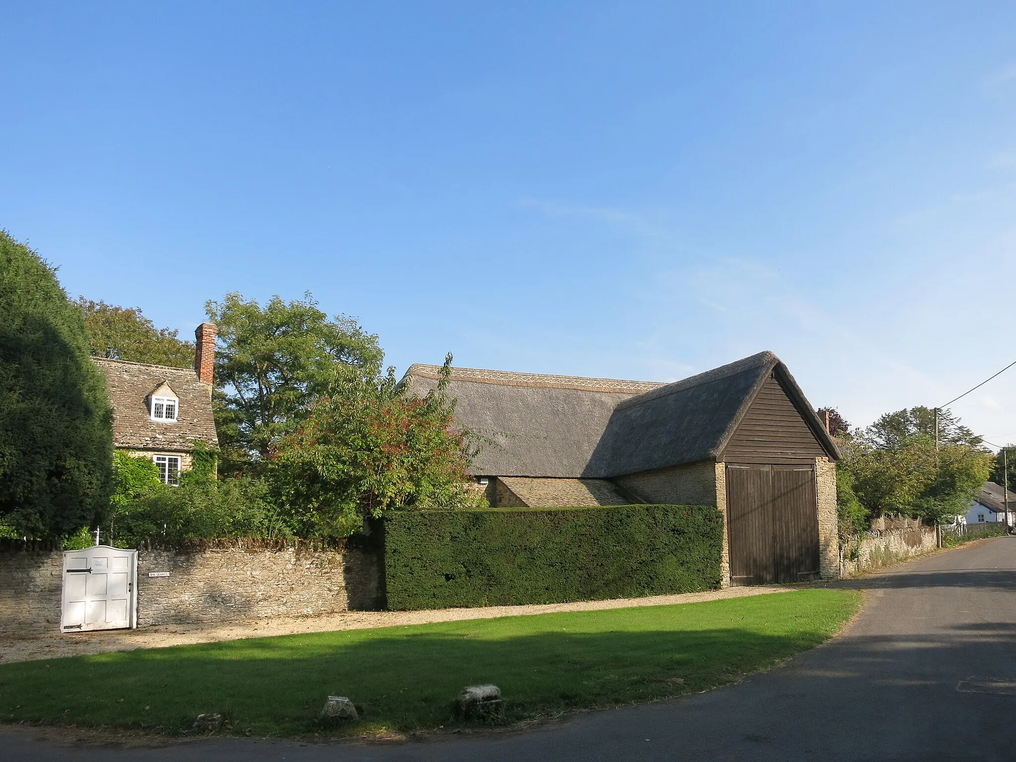 Photo showing: Thatched Barn, Hinton Waldrist