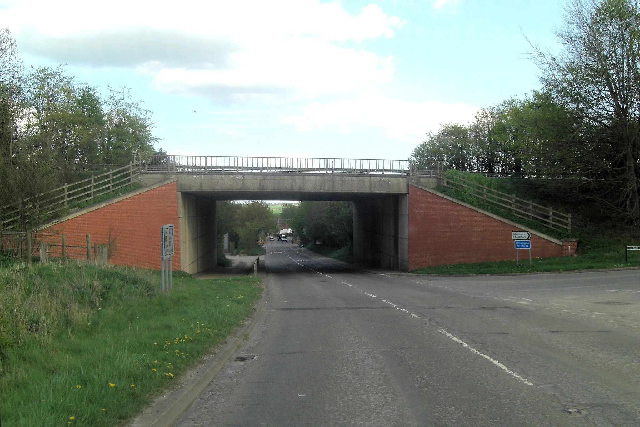 Photo showing: A34 bridge over Fiddler's Lane