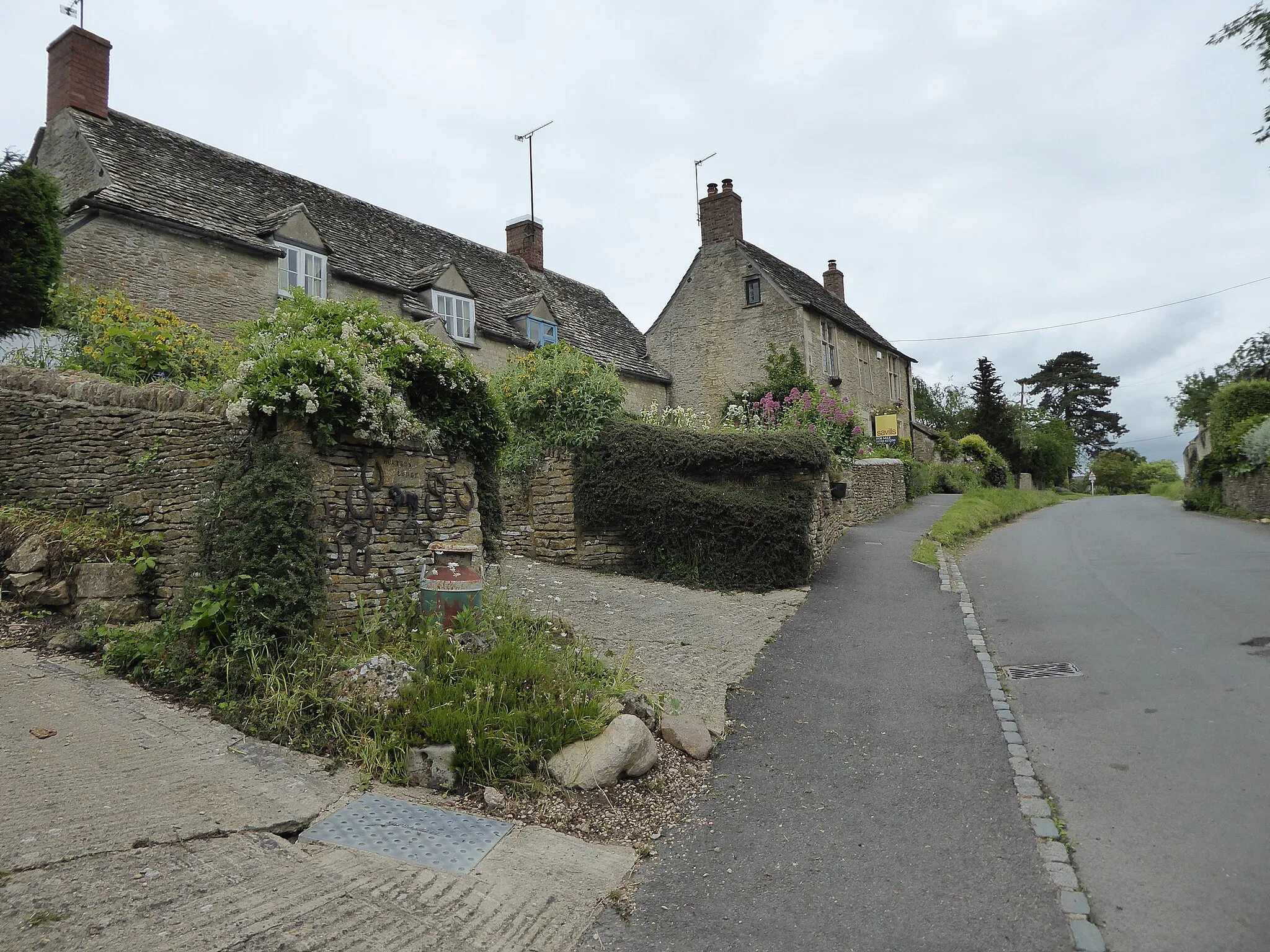 Photo showing: Cottages, Ampney Crucis