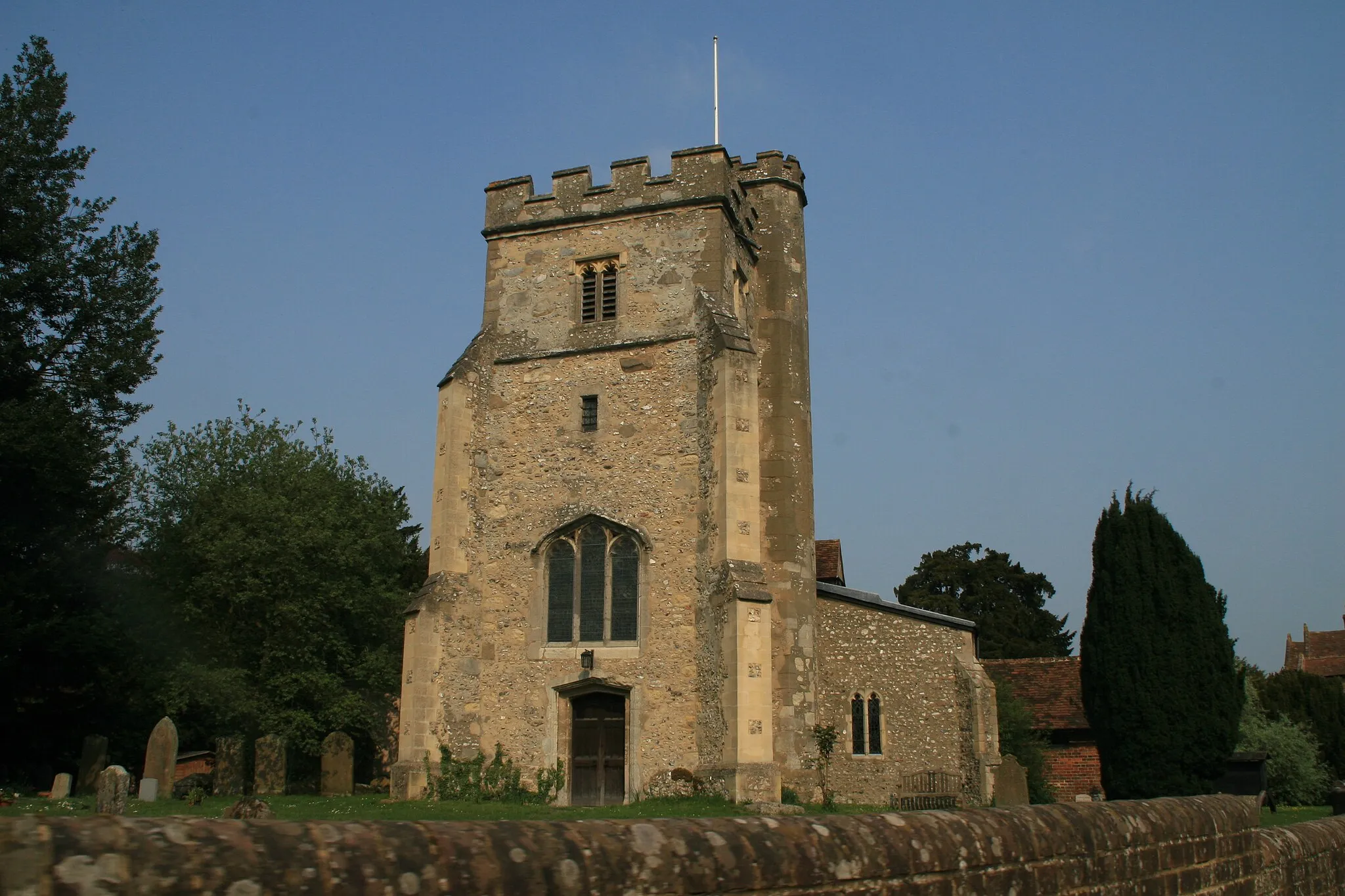 Photo showing: St. John the Baptist, Little Missenden, Buckinghamshire. The church dates to 950, in Saxon times, and was enlarged in Norman and medieval times. The current exterior dates from the 14th century. The stained glass is from 1939.