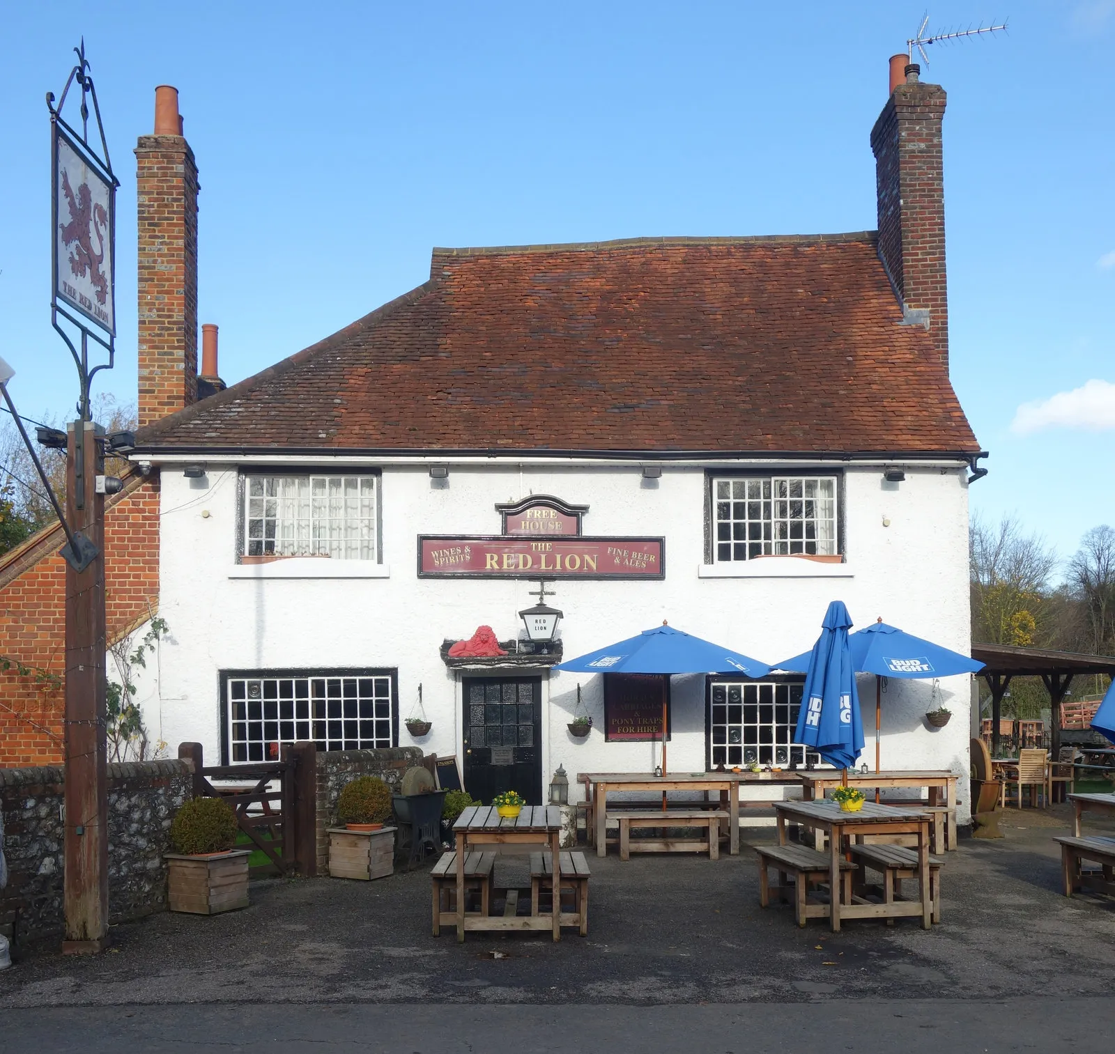 Photo showing: "The Red Lion" public house, Little Missenden