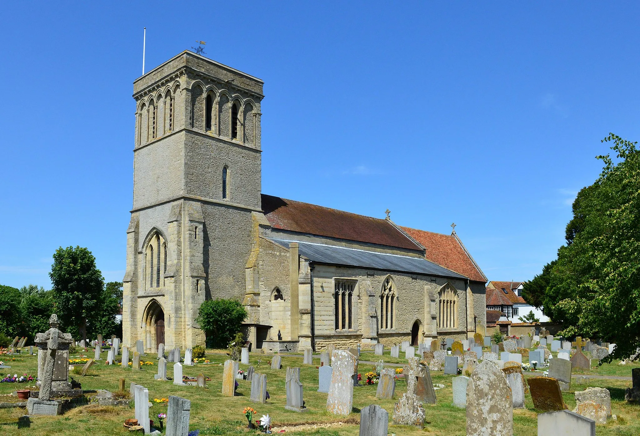 Photo showing: St Mary's parish church, Haddenham, Buckinghamshire, seen from the southwest