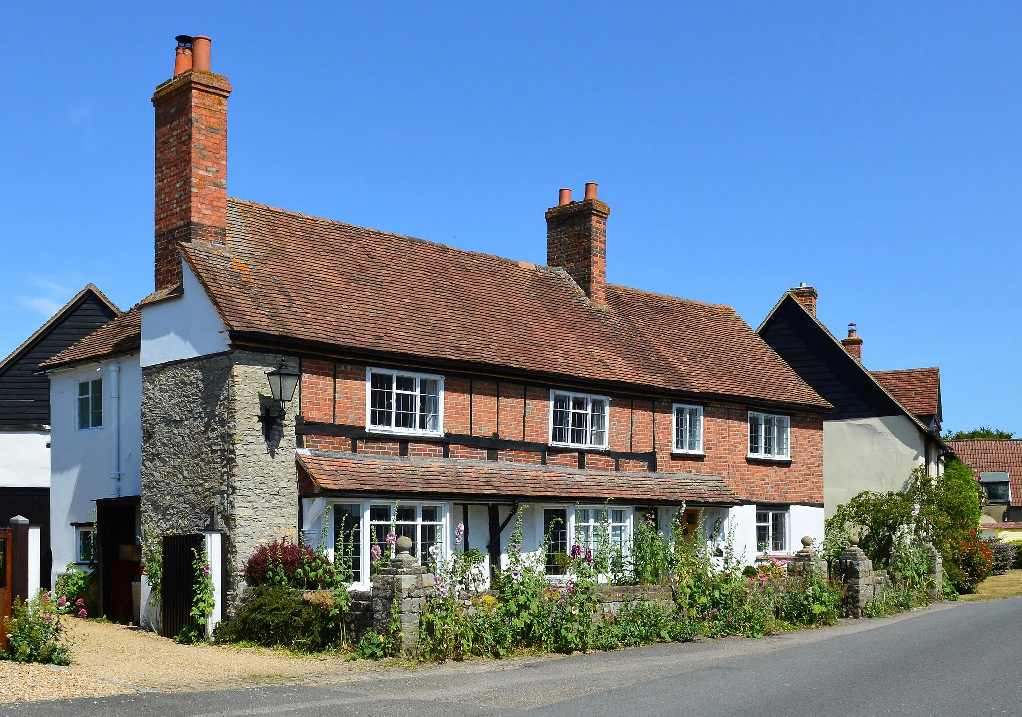 Photo showing: Top Barn, 14 Church End, Haddenham, Buckinghamshire, seen from the southwest