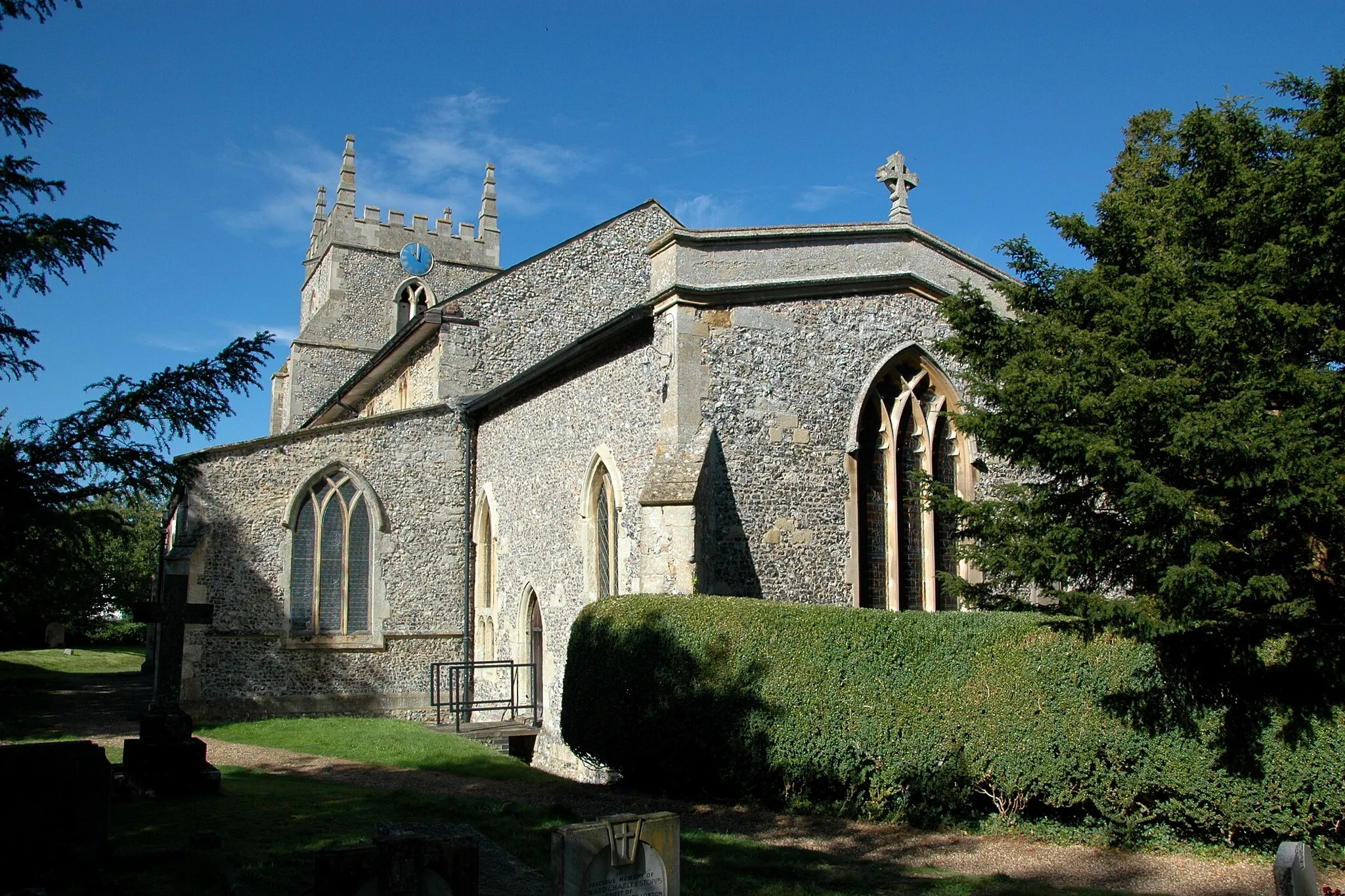 Photo showing: Church of England parish church of Saints Peter and Paul, Aston Rowant, Oxfordshire: view from the southeast