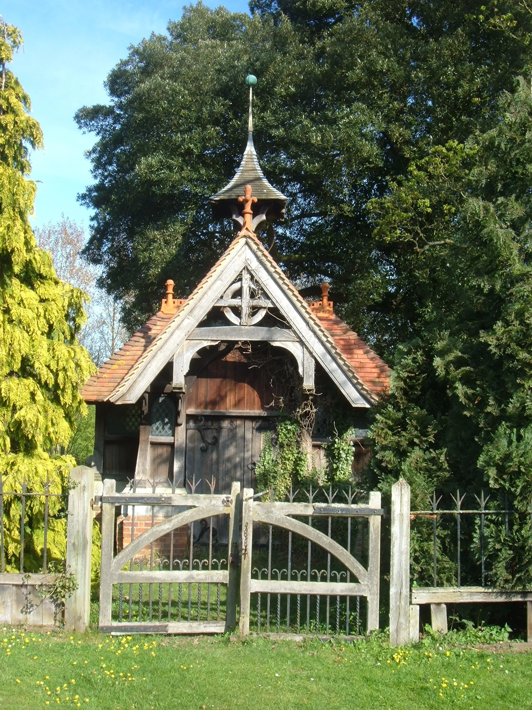 Photo showing: Claydon House Cemetery Chapel