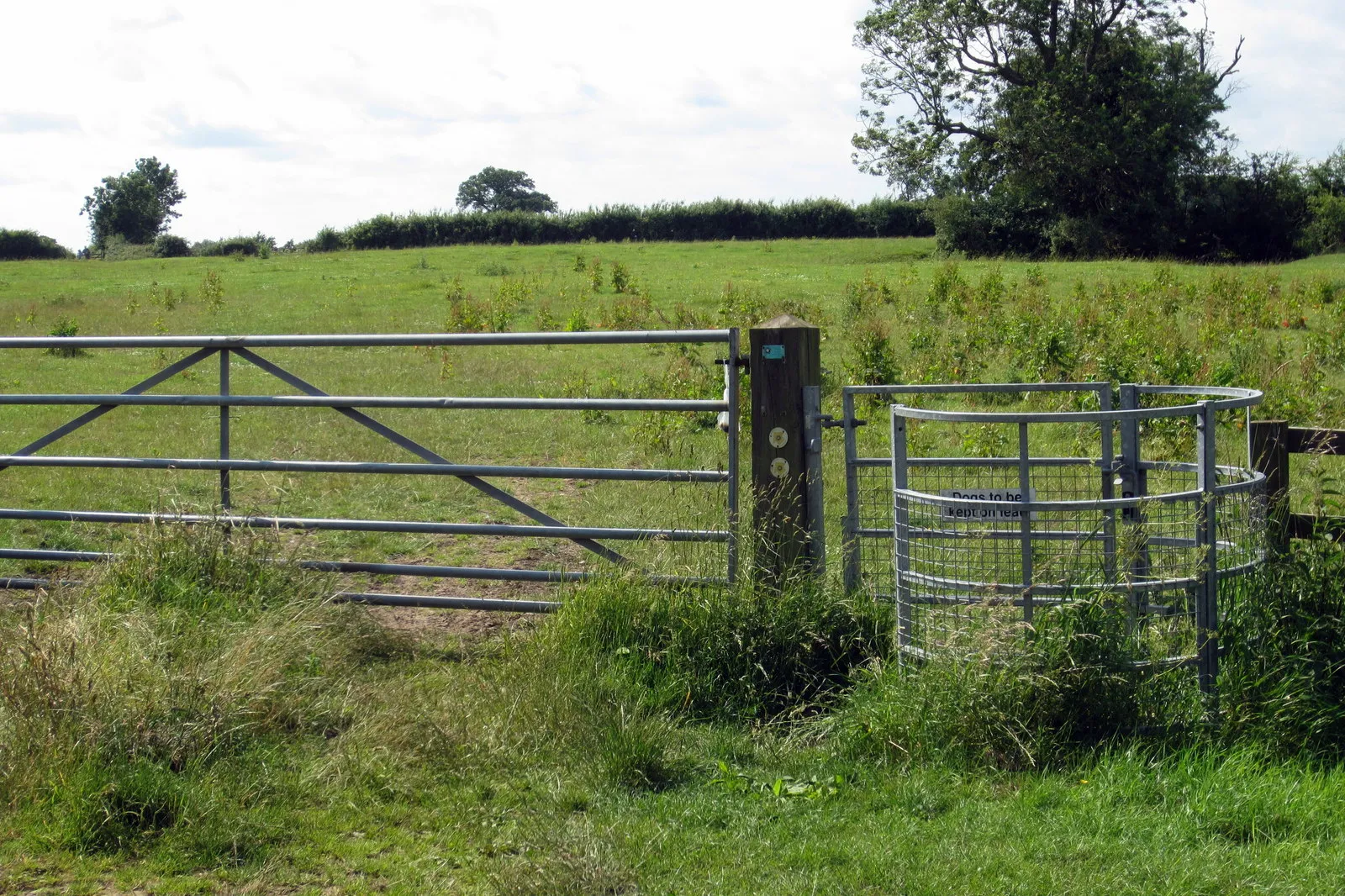 Photo showing: Bernwood Jubilee Way