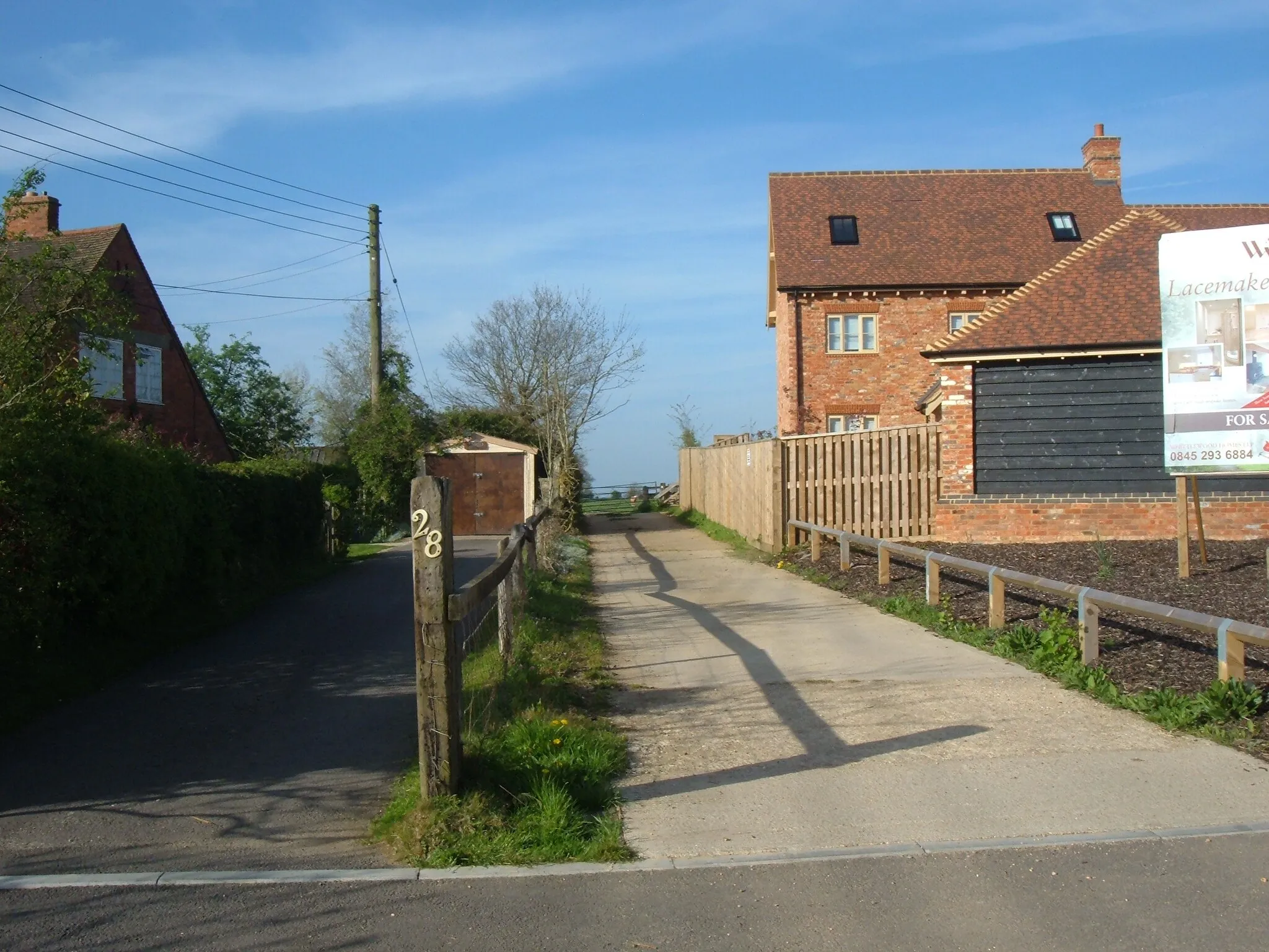 Photo showing: Bernwood Jubilee Way