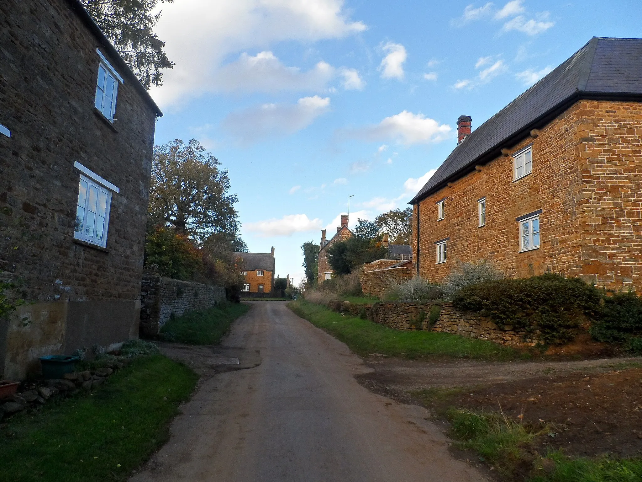 Photo showing: Stone houses, Thenford