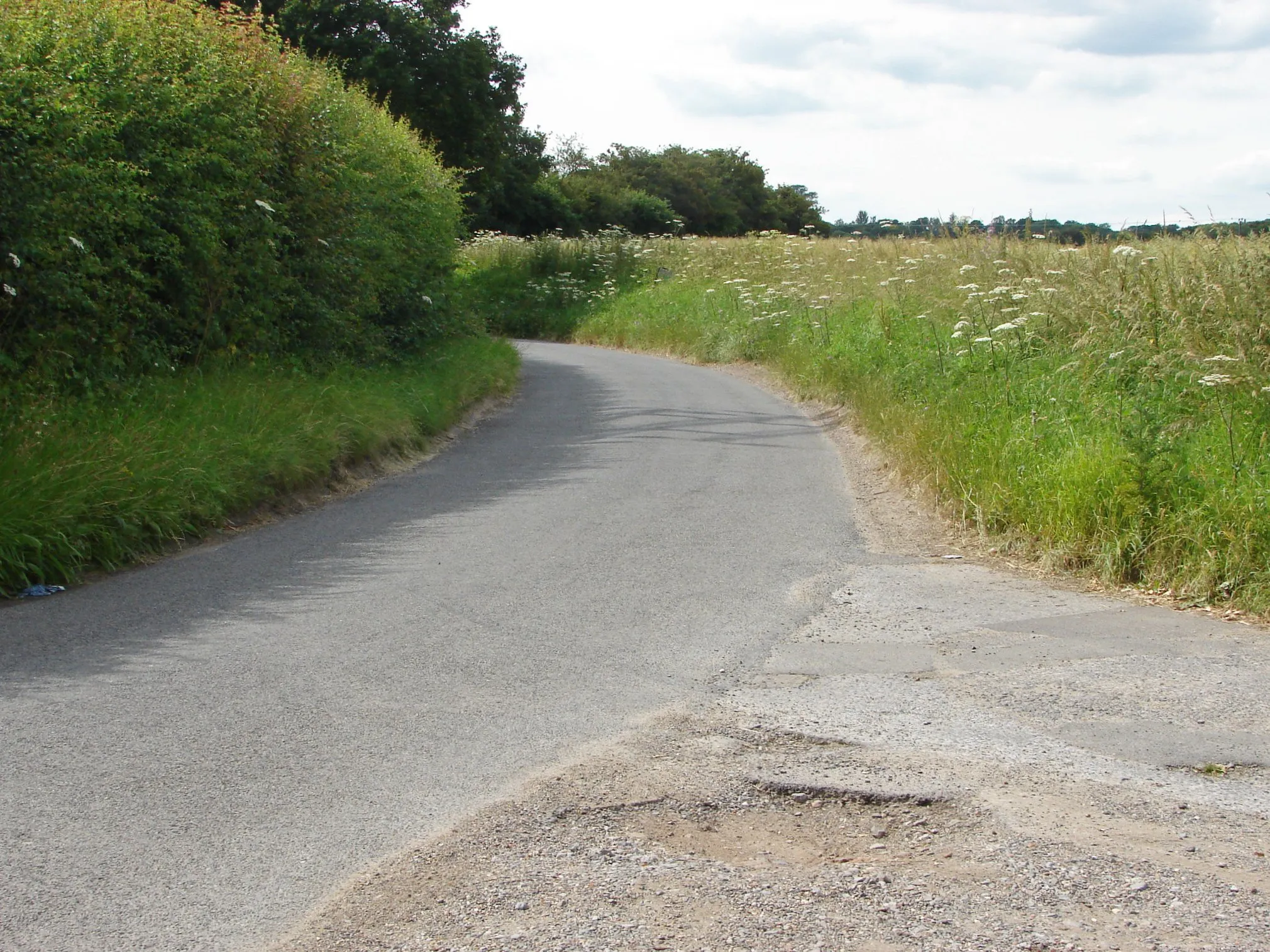 Photo showing: Bottle lane, Knowl Hill