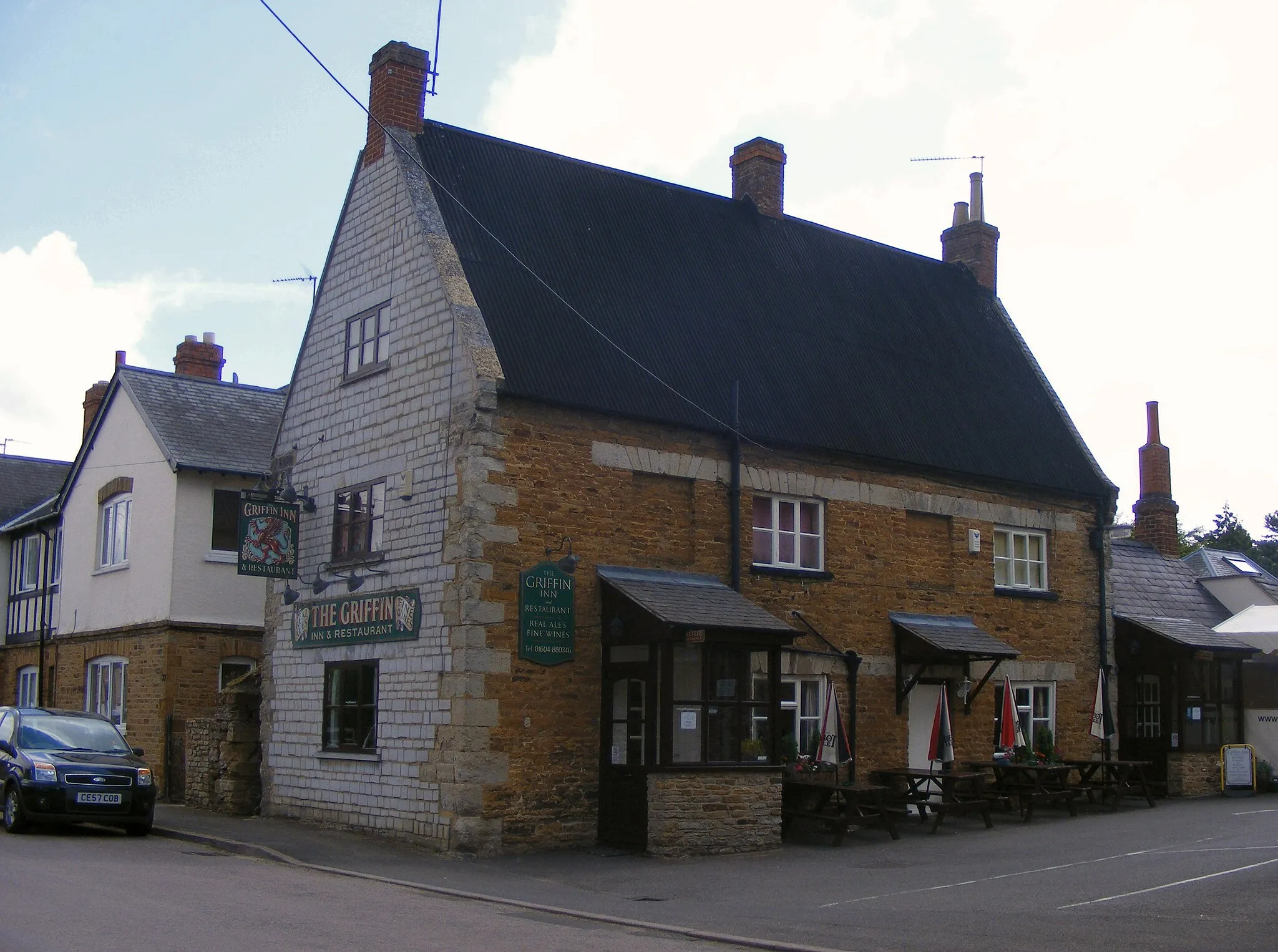 Photo showing: The Griffin Inn, a listed building in the village of Pitsford in Northamptonshire, UK.