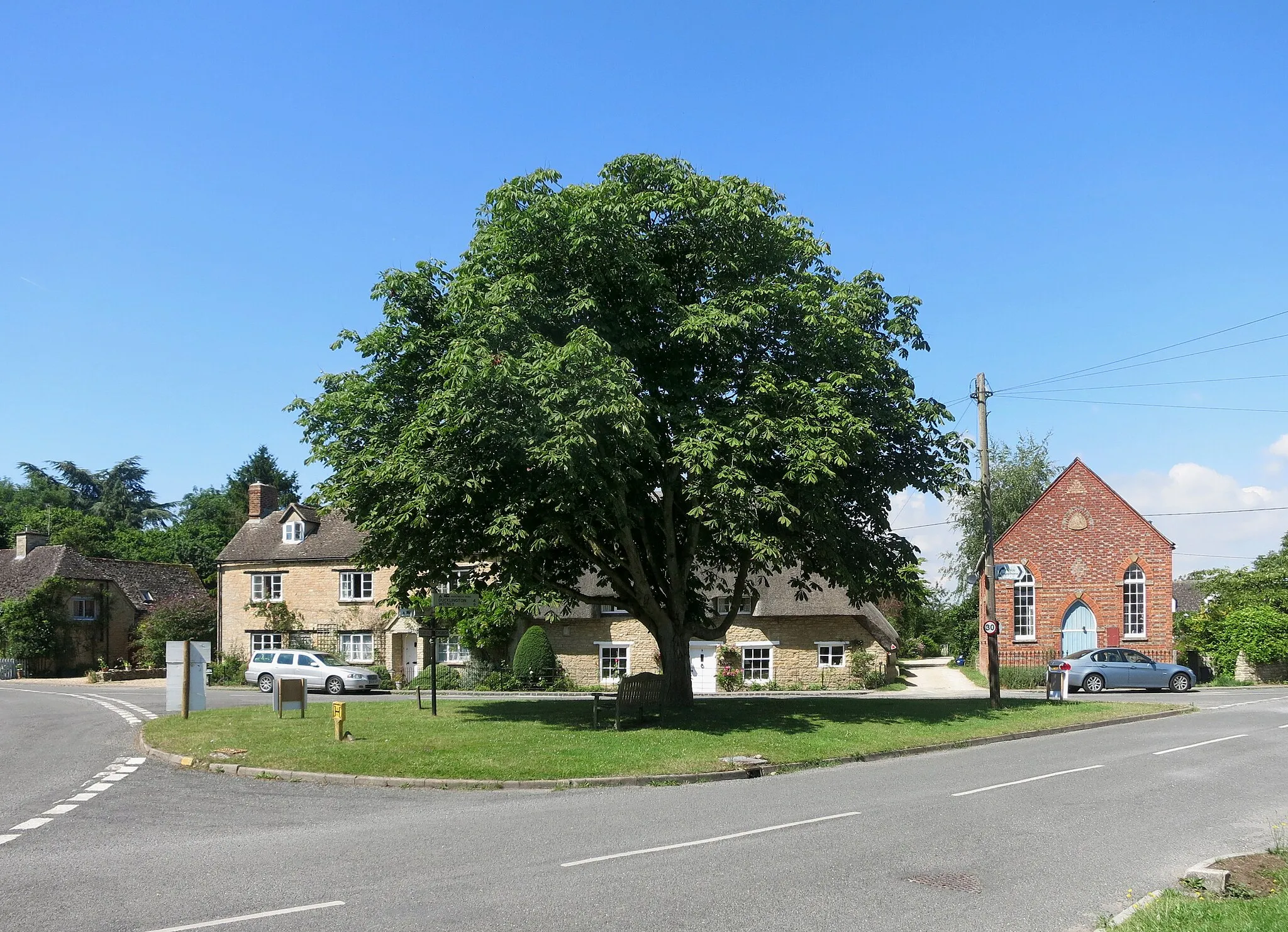 Photo showing: Three way junction, Standlake