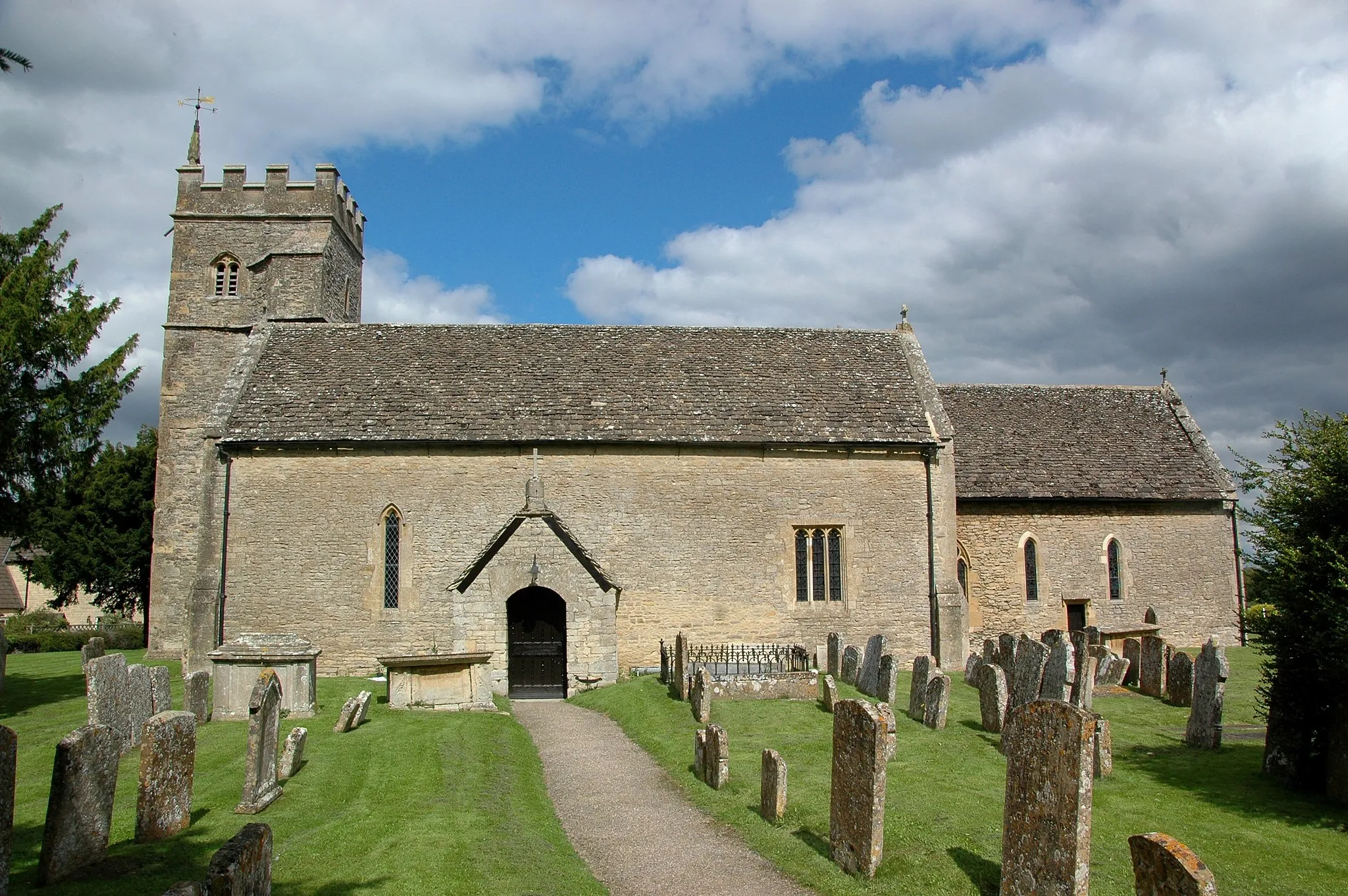 Photo showing: Church of England parish church of St Bartholomew, Ducklington, Oxfordshire: view from the south