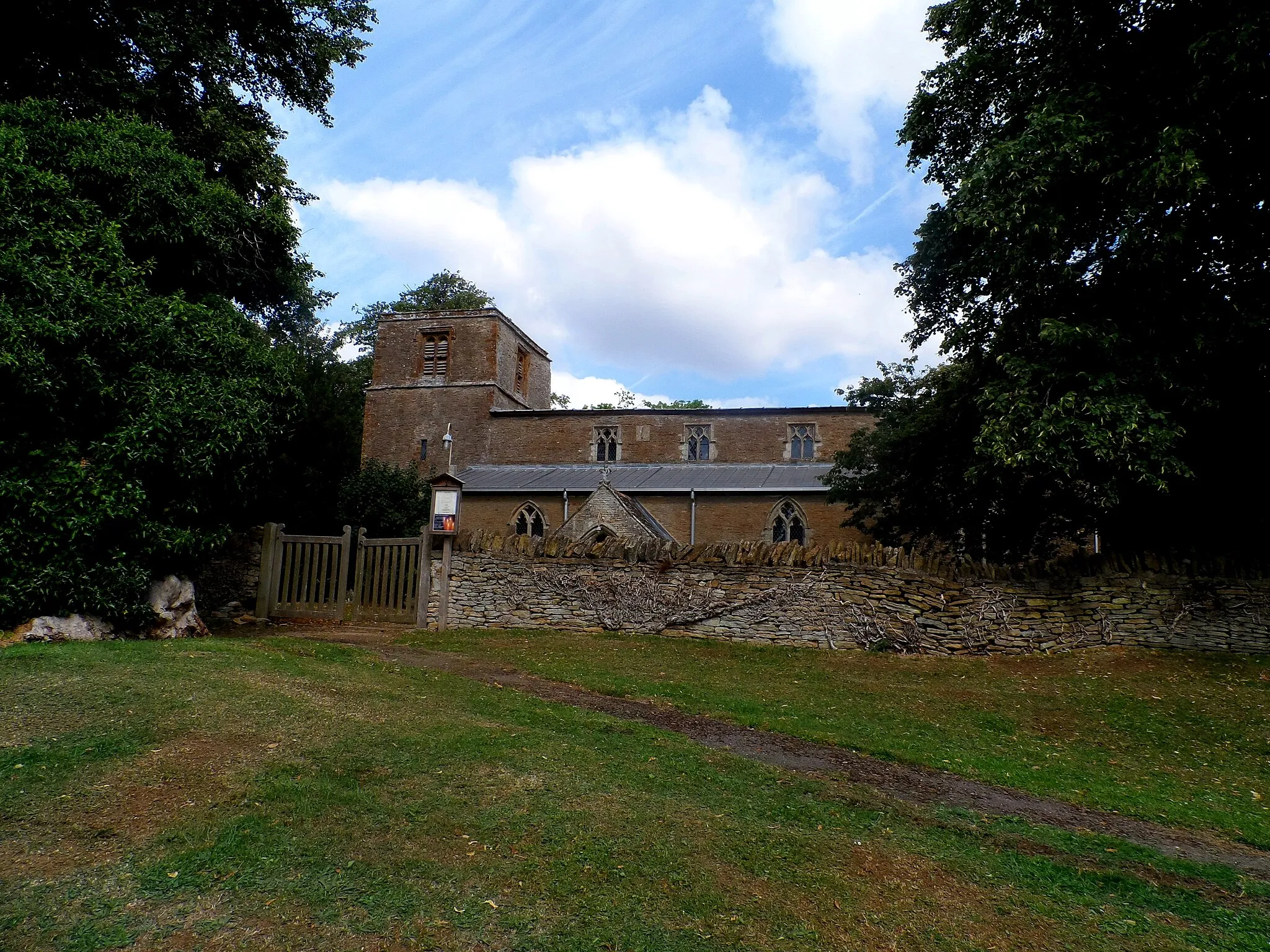 Photo showing: All Saints' church Croughton