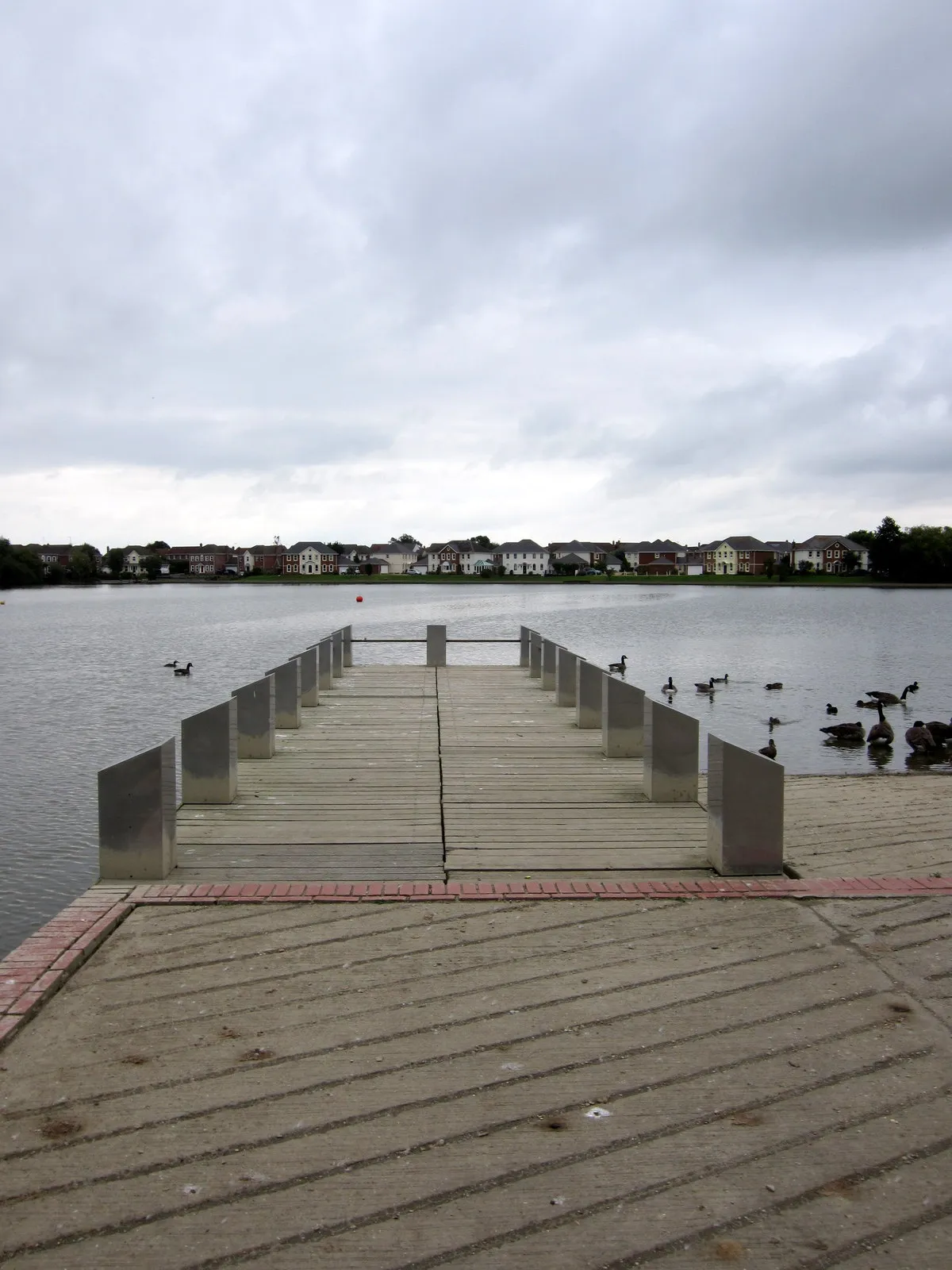 Photo showing: Jetty at Watermead lake