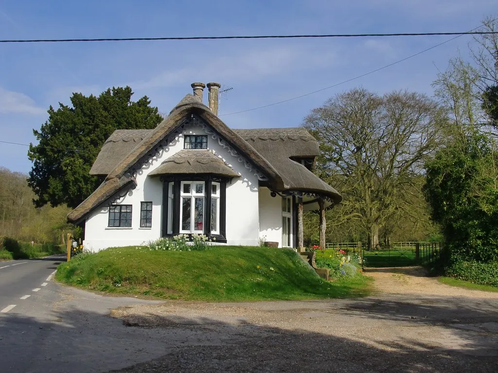 Photo showing: Cottage orné: The Lodge, Sulham (2)